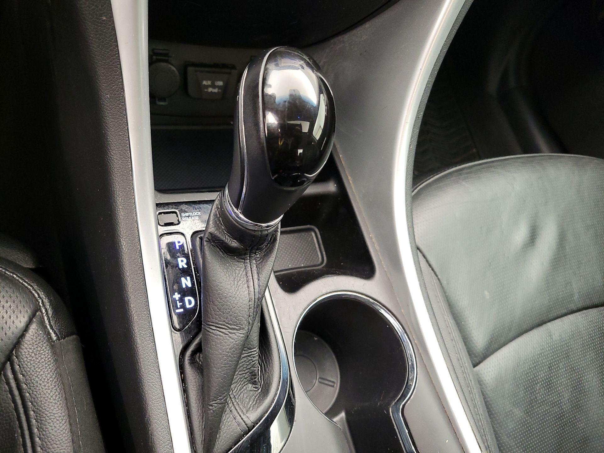 Thumbnail: 2013 Hyundai Sonata - 16