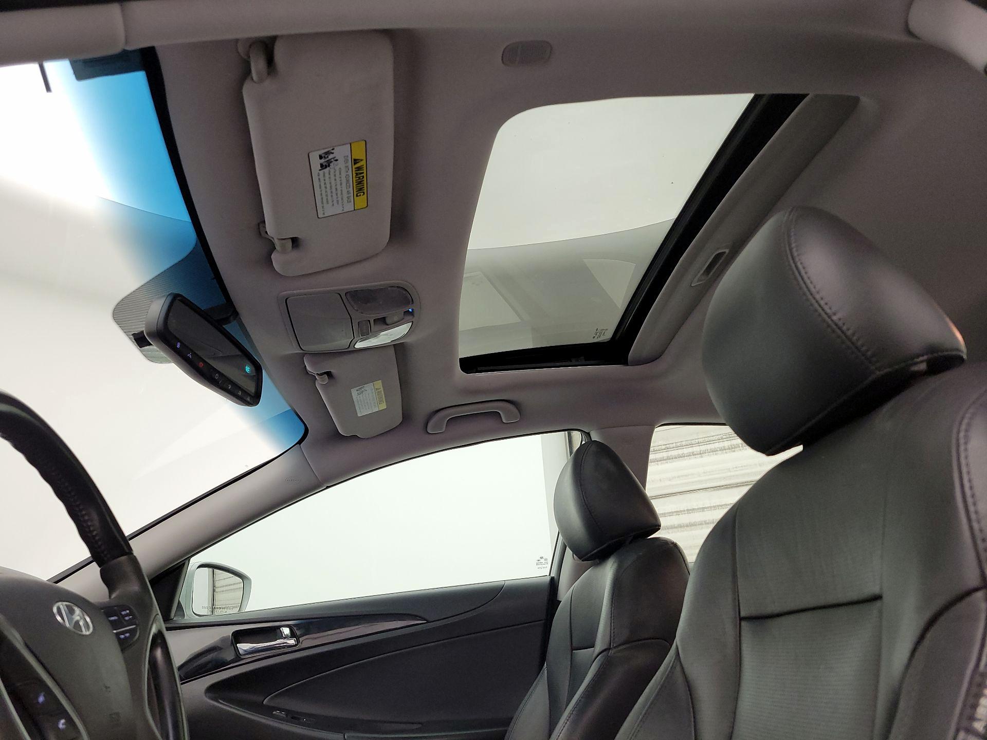 Thumbnail: 2013 Hyundai Sonata - 18
