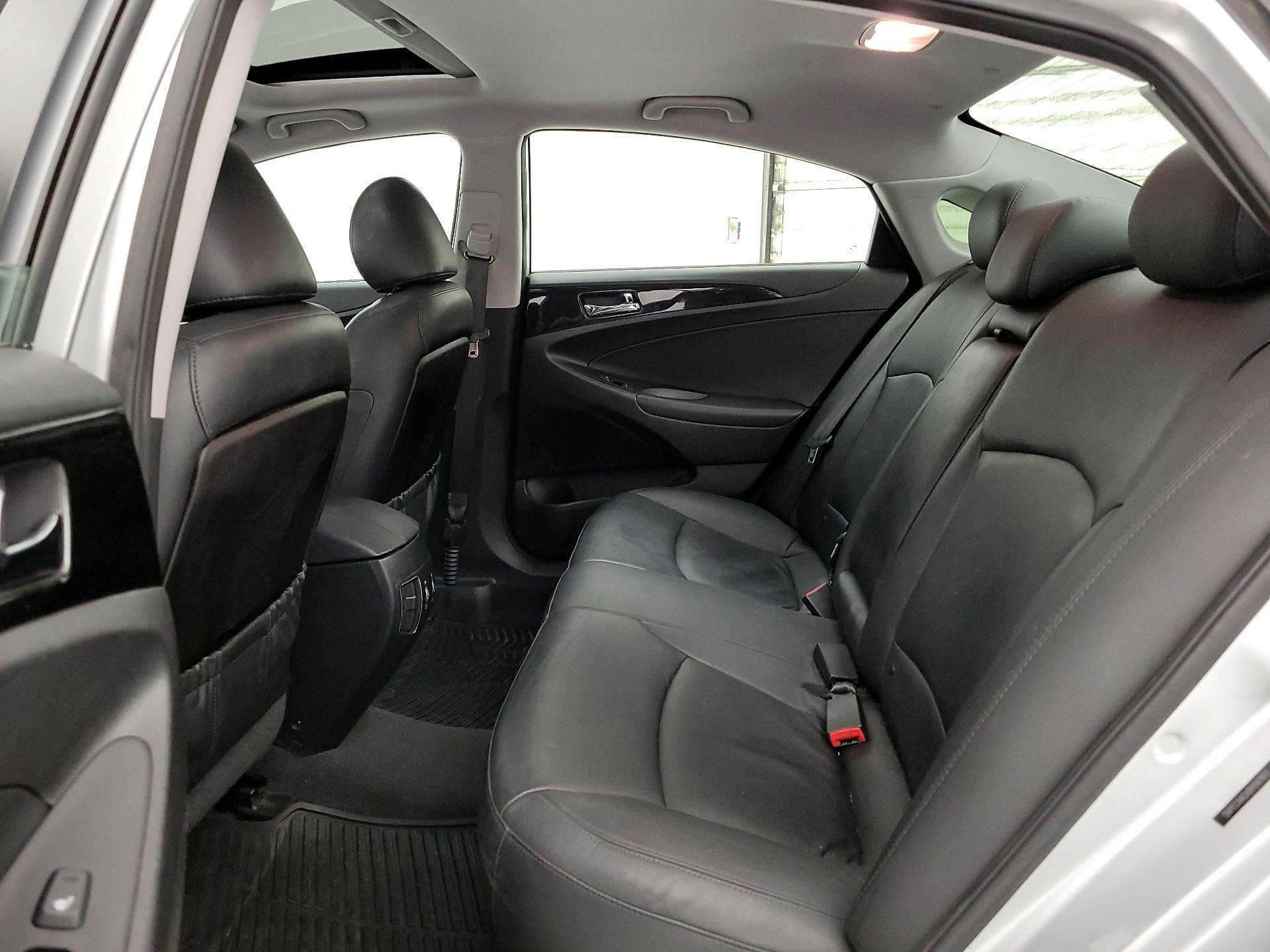 Thumbnail: 2013 Hyundai Sonata - 19