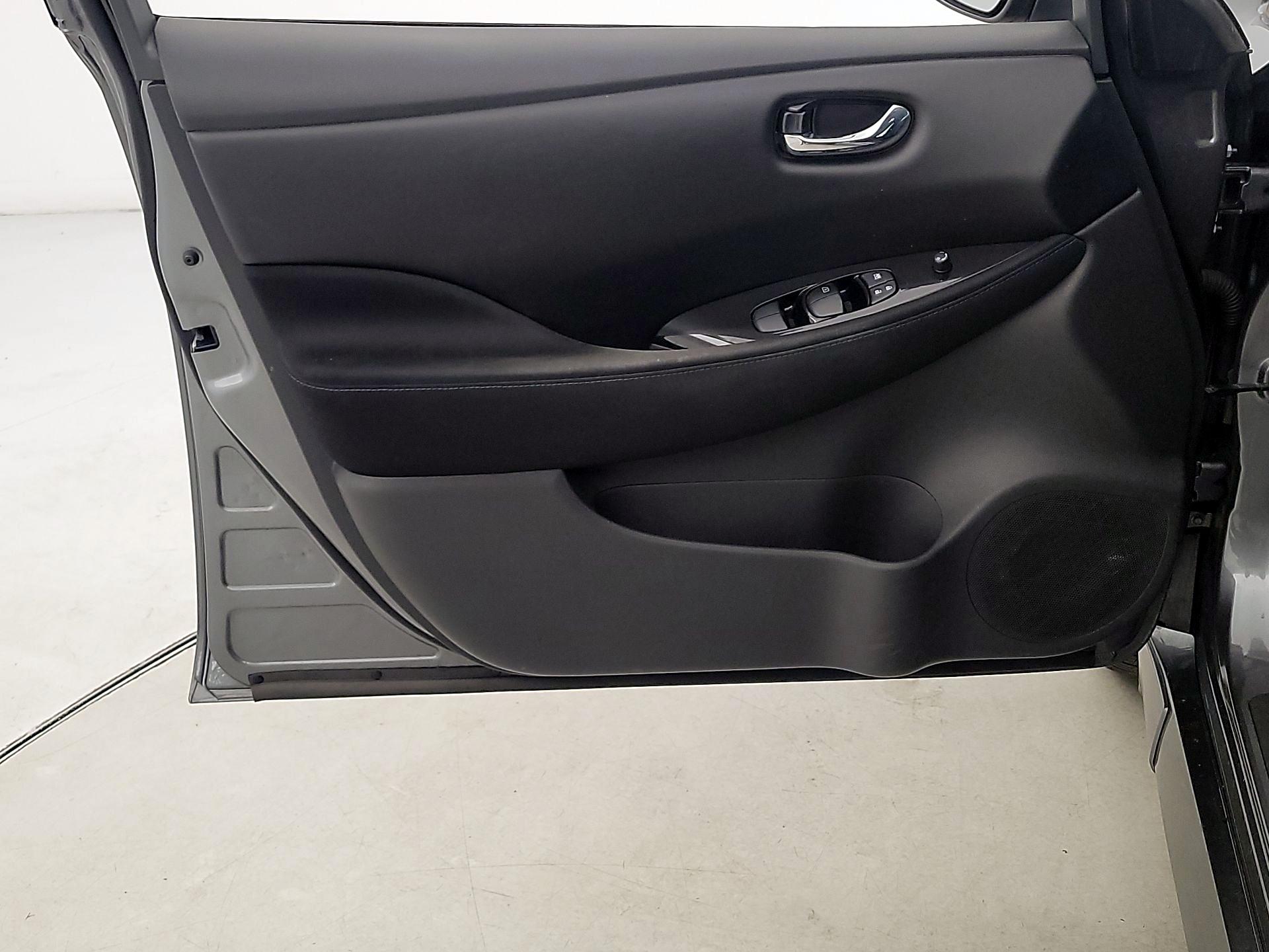 Thumbnail: 2018 Nissan Leaf - 12