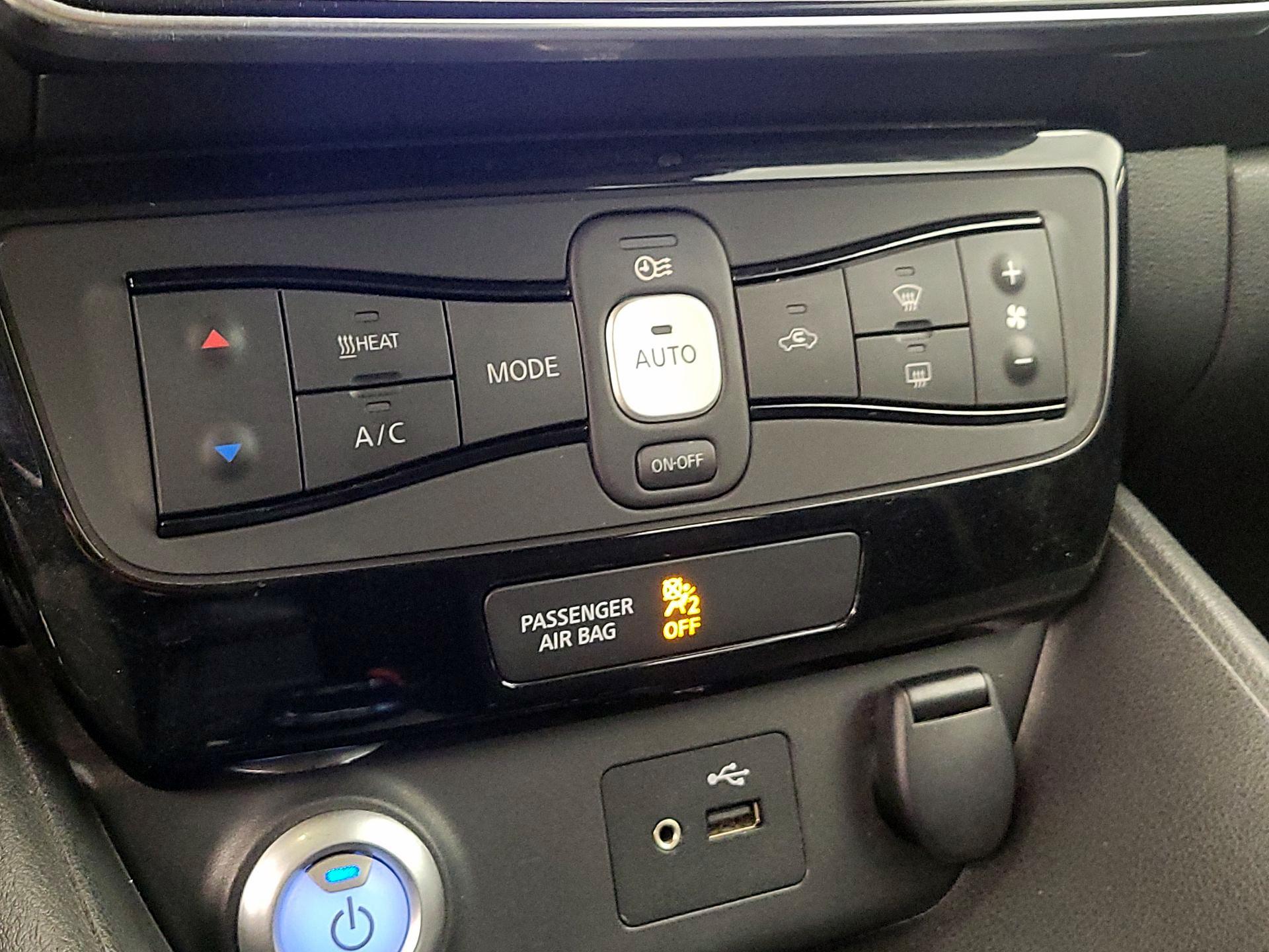 Thumbnail: 2018 Nissan Leaf - 16
