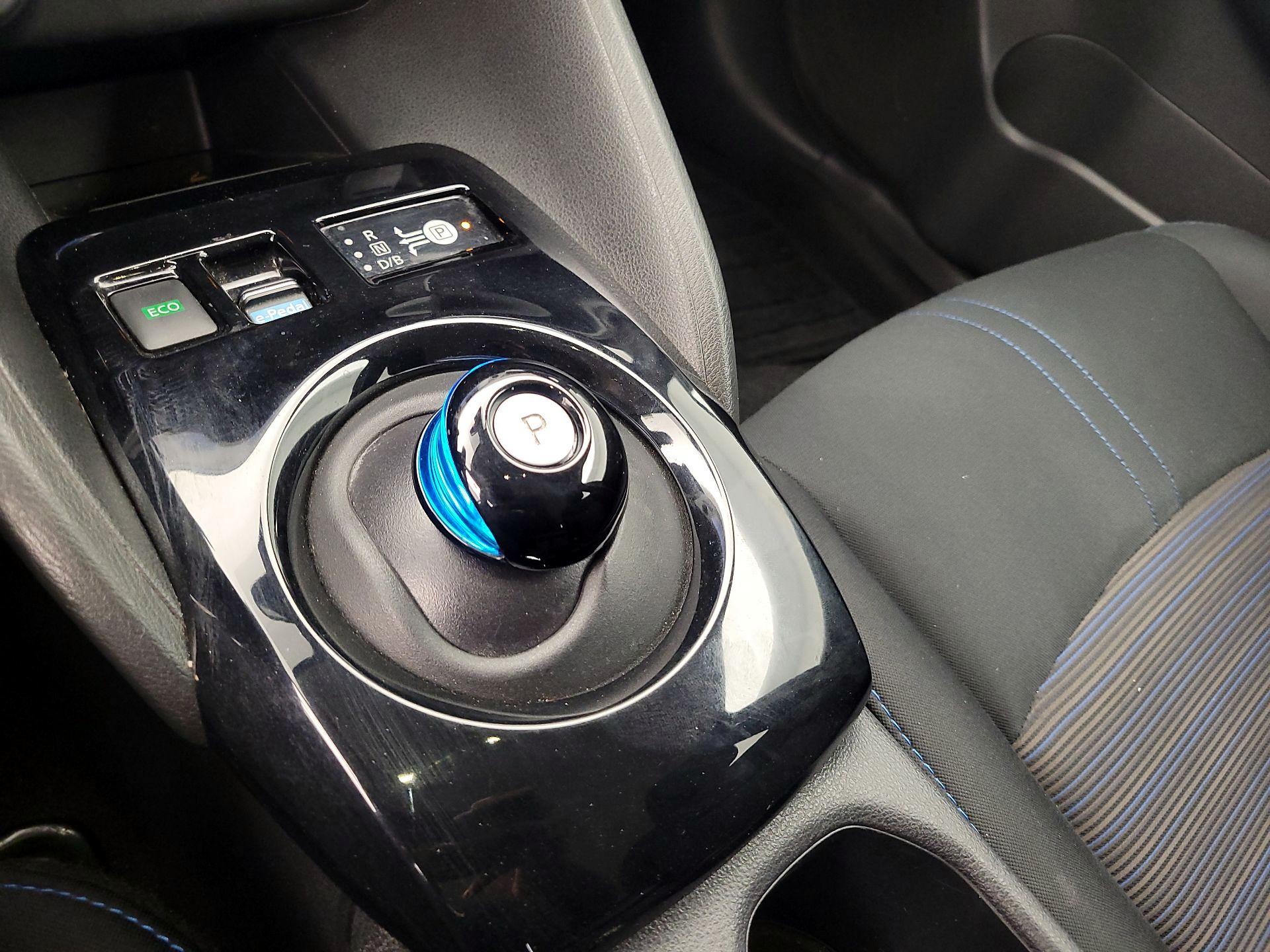 Thumbnail: 2018 Nissan Leaf - 17