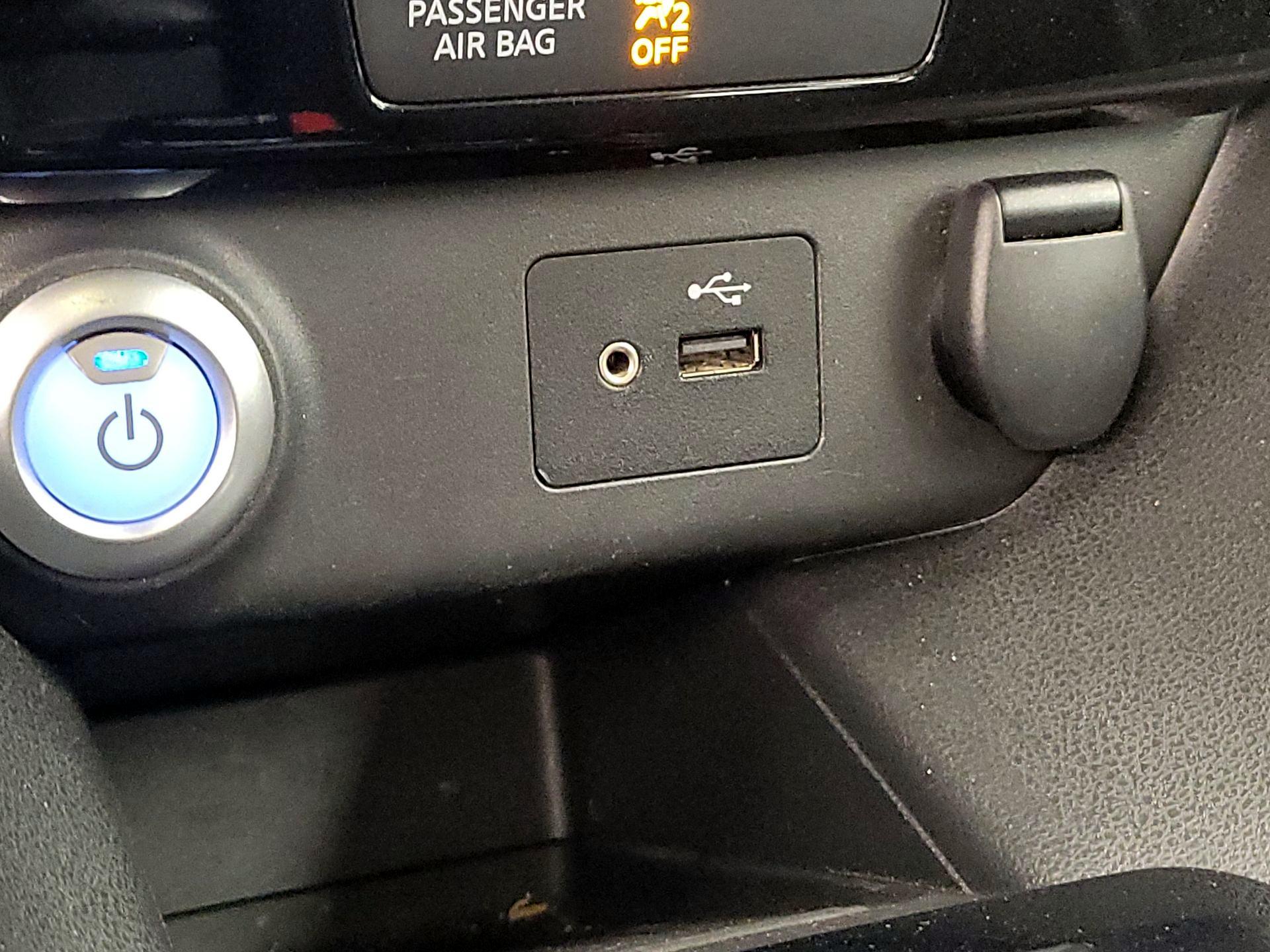 Thumbnail: 2018 Nissan Leaf - 18