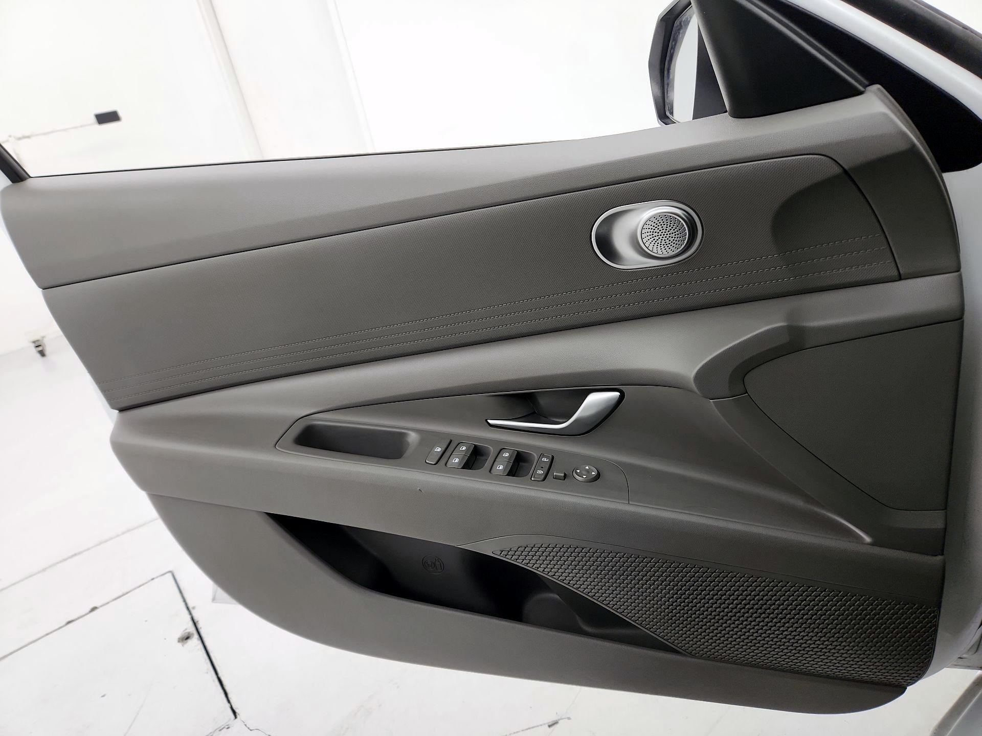 Thumbnail: 2022 Hyundai Elantra - 12