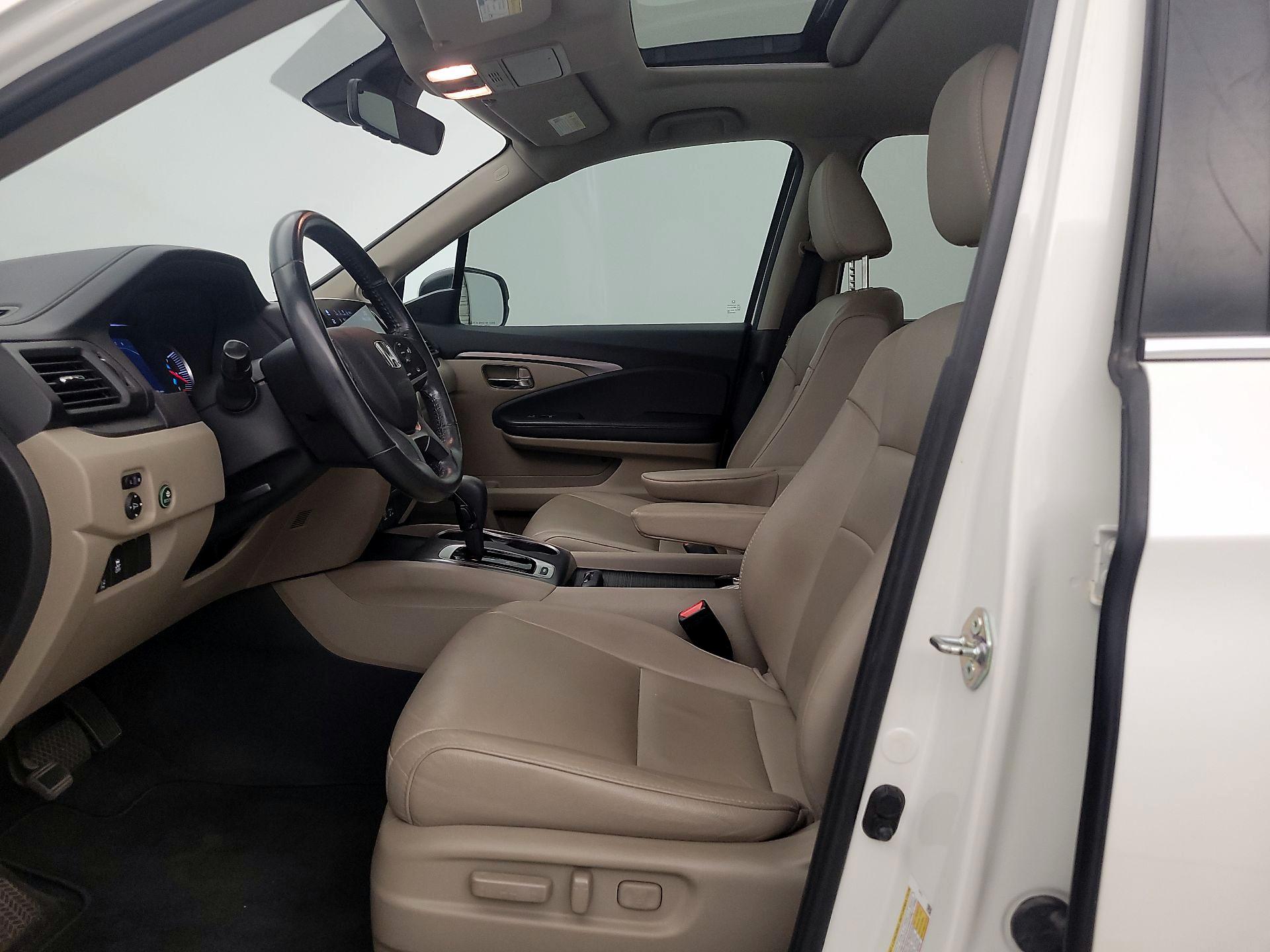 Thumbnail: 2019 Honda Pilot - 11