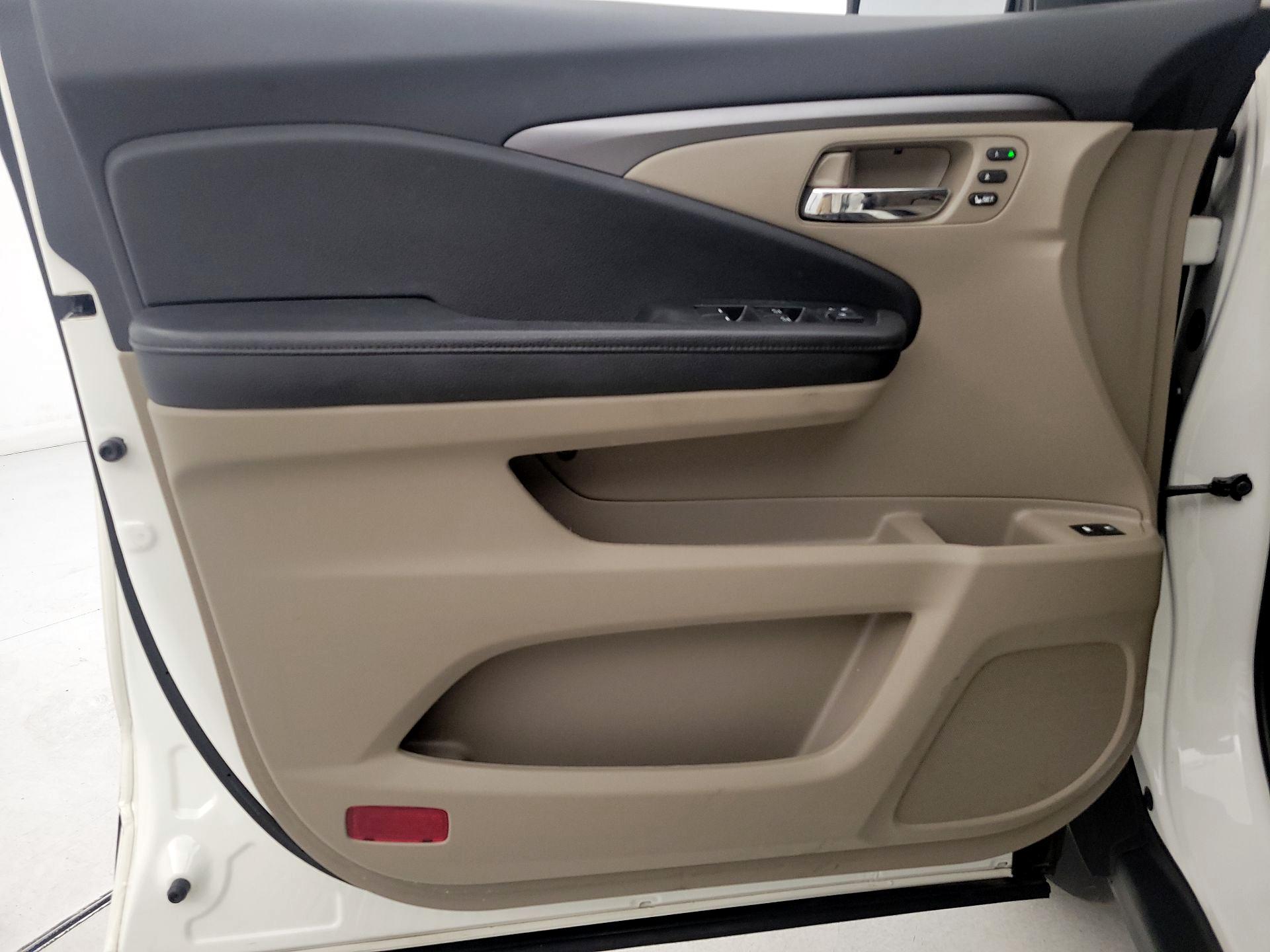 Thumbnail: 2019 Honda Pilot - 12