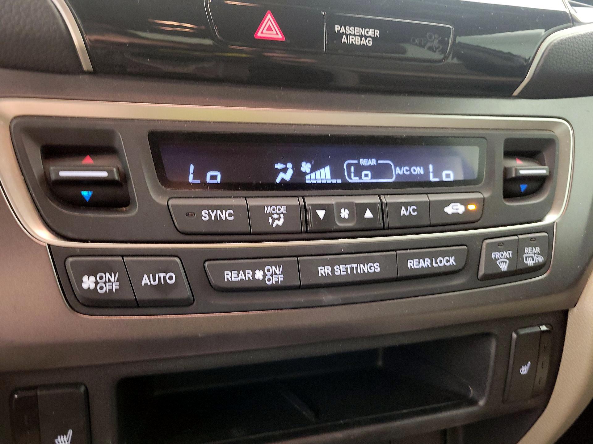 Thumbnail: 2019 Honda Pilot - 16