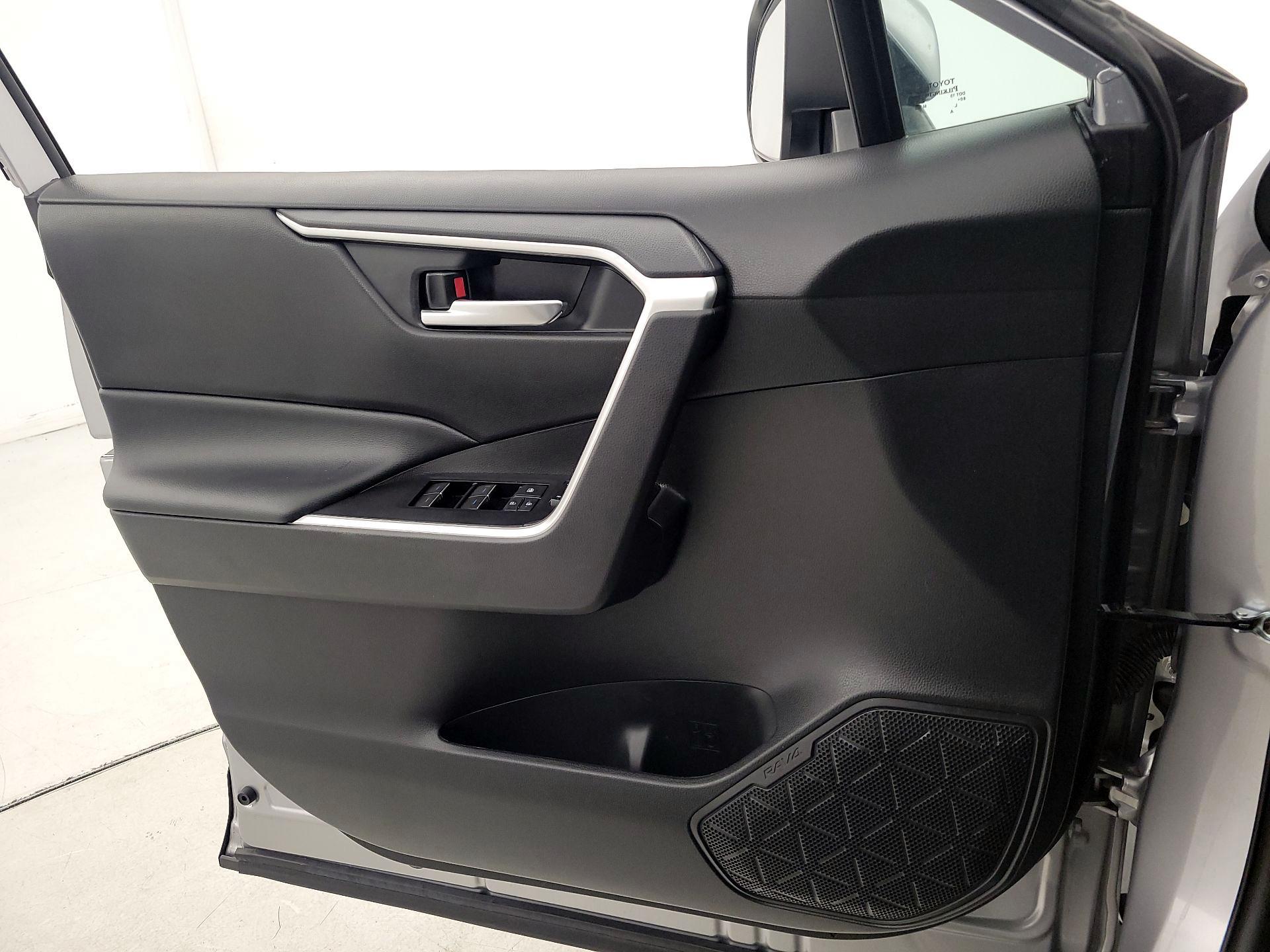 Thumbnail: 2022 Toyota RAV4 - 12