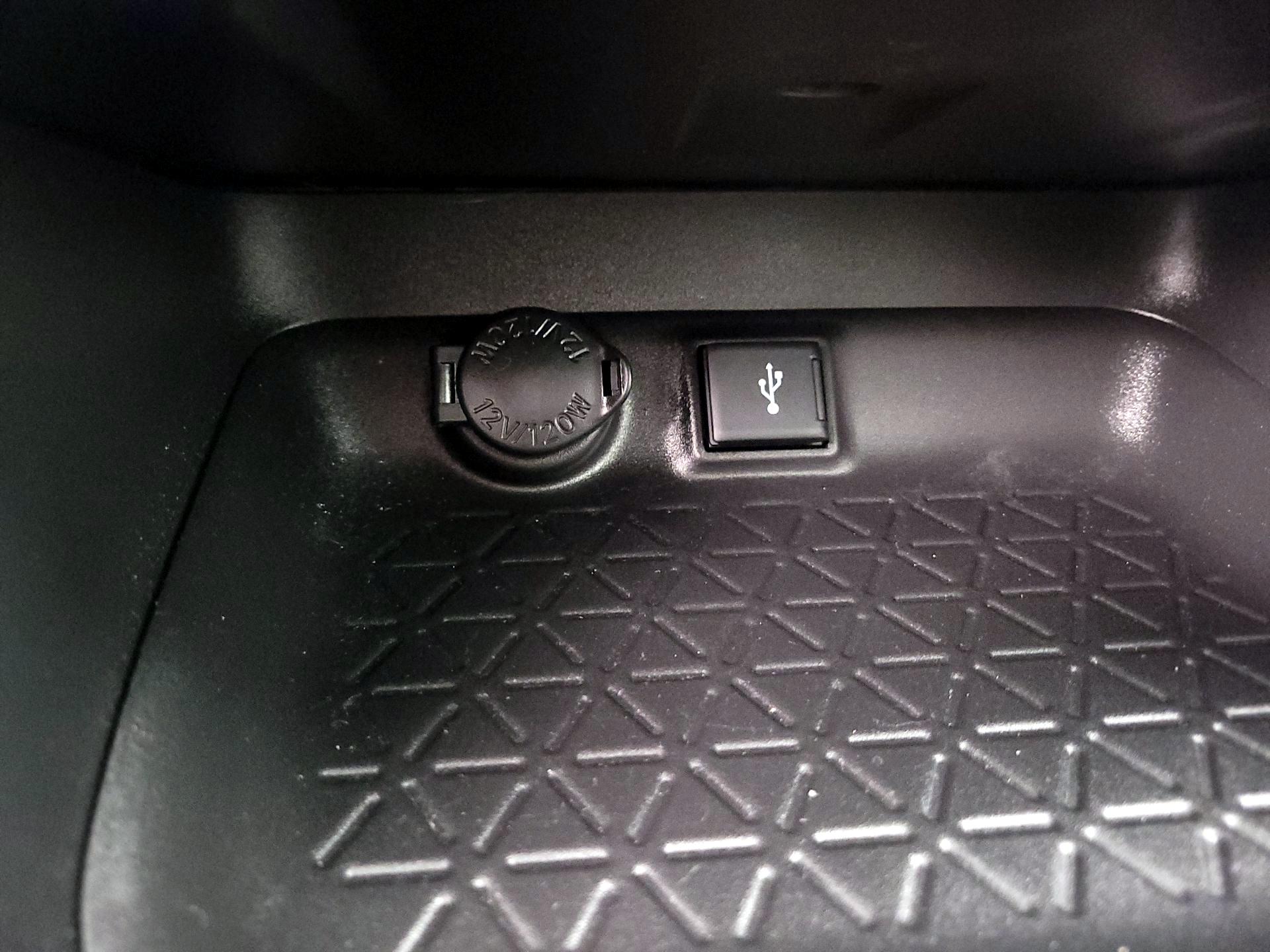 Thumbnail: 2022 Toyota RAV4 - 18