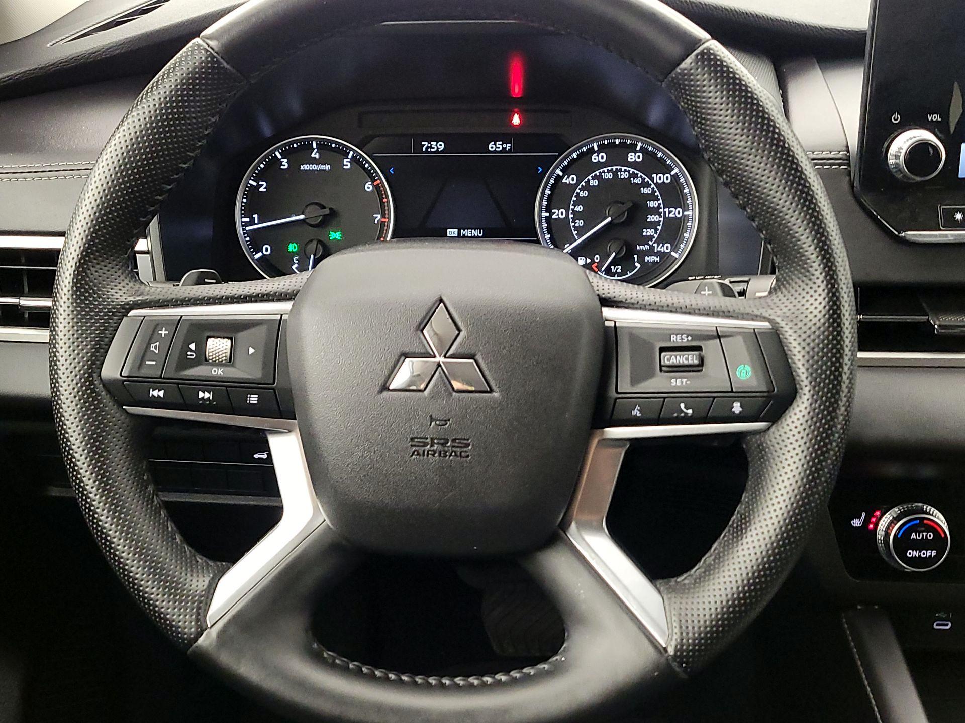 Thumbnail: 2024 Mitsubishi Outlander - 10