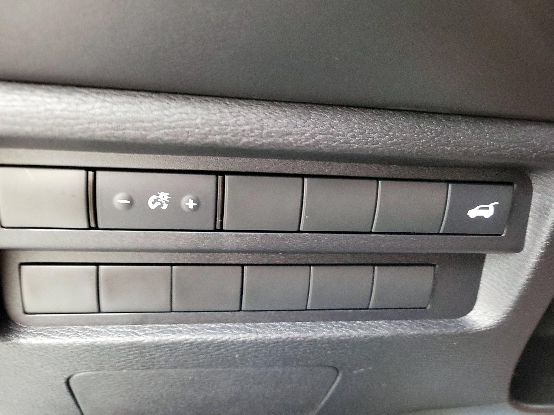Thumbnail: 2024 Mitsubishi Outlander - 13