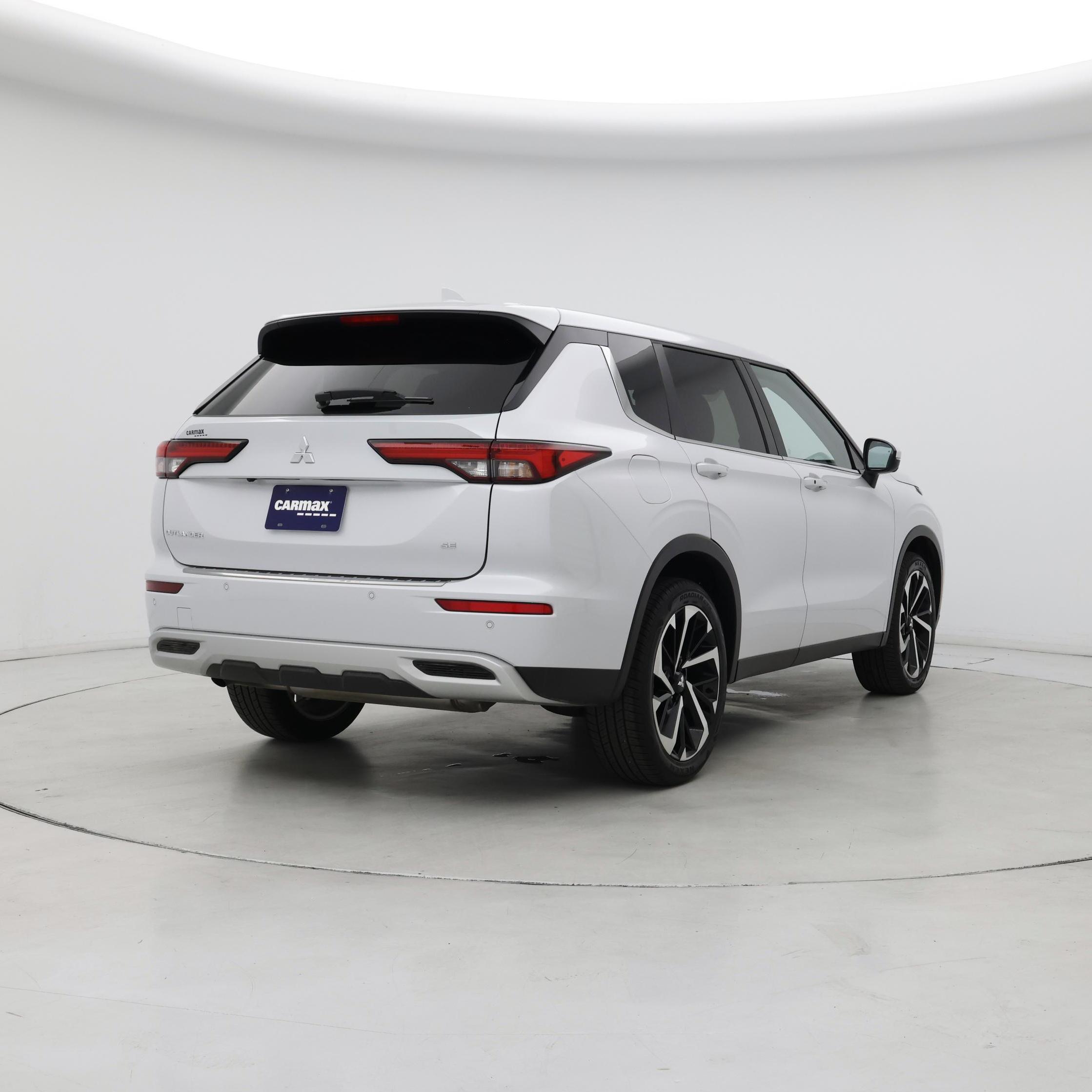Thumbnail: 2024 Mitsubishi Outlander - 8