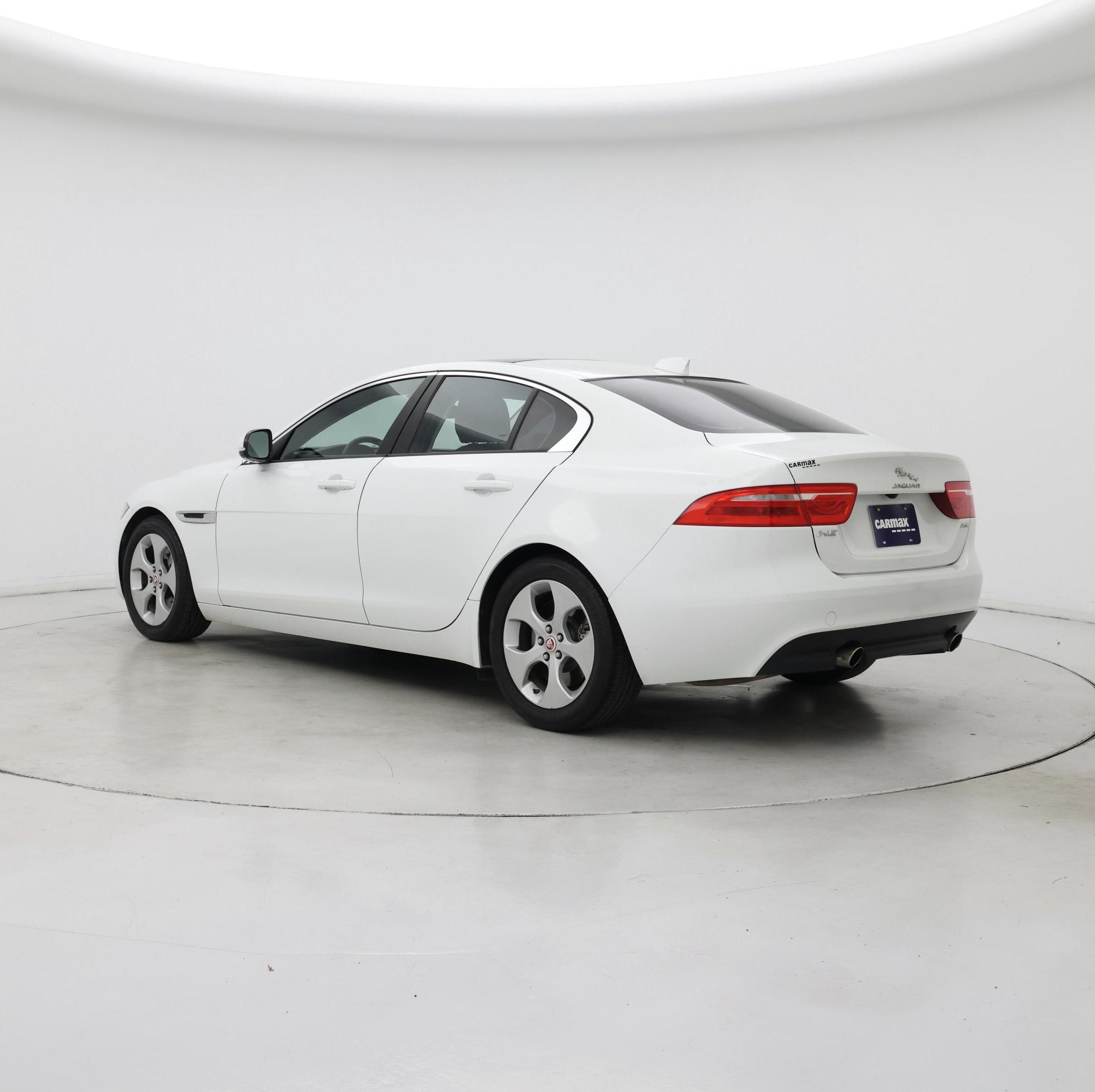 Thumbnail: 2018 Jaguar XE - 2