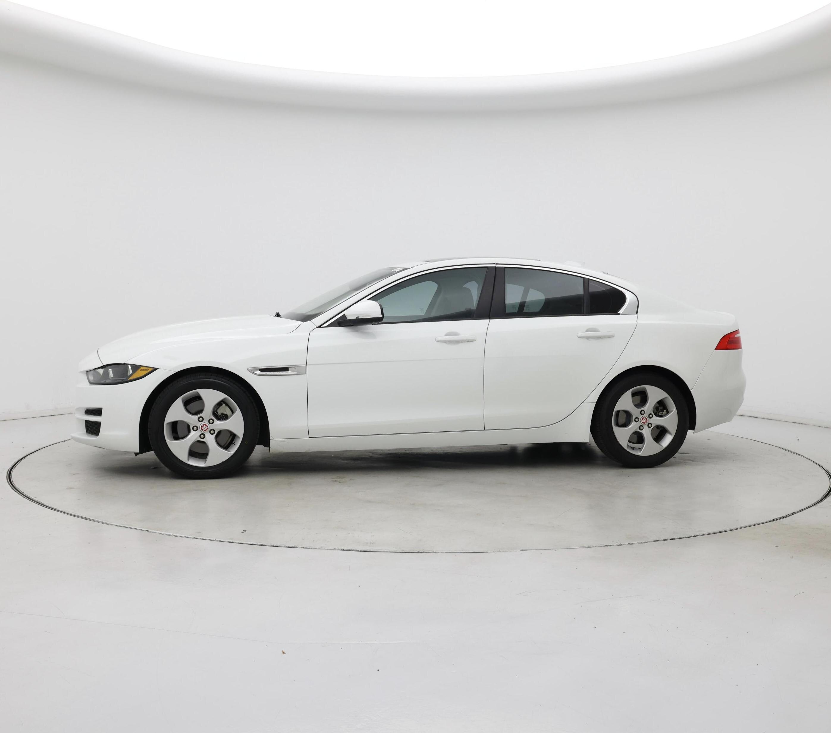 Thumbnail: 2018 Jaguar XE - 3