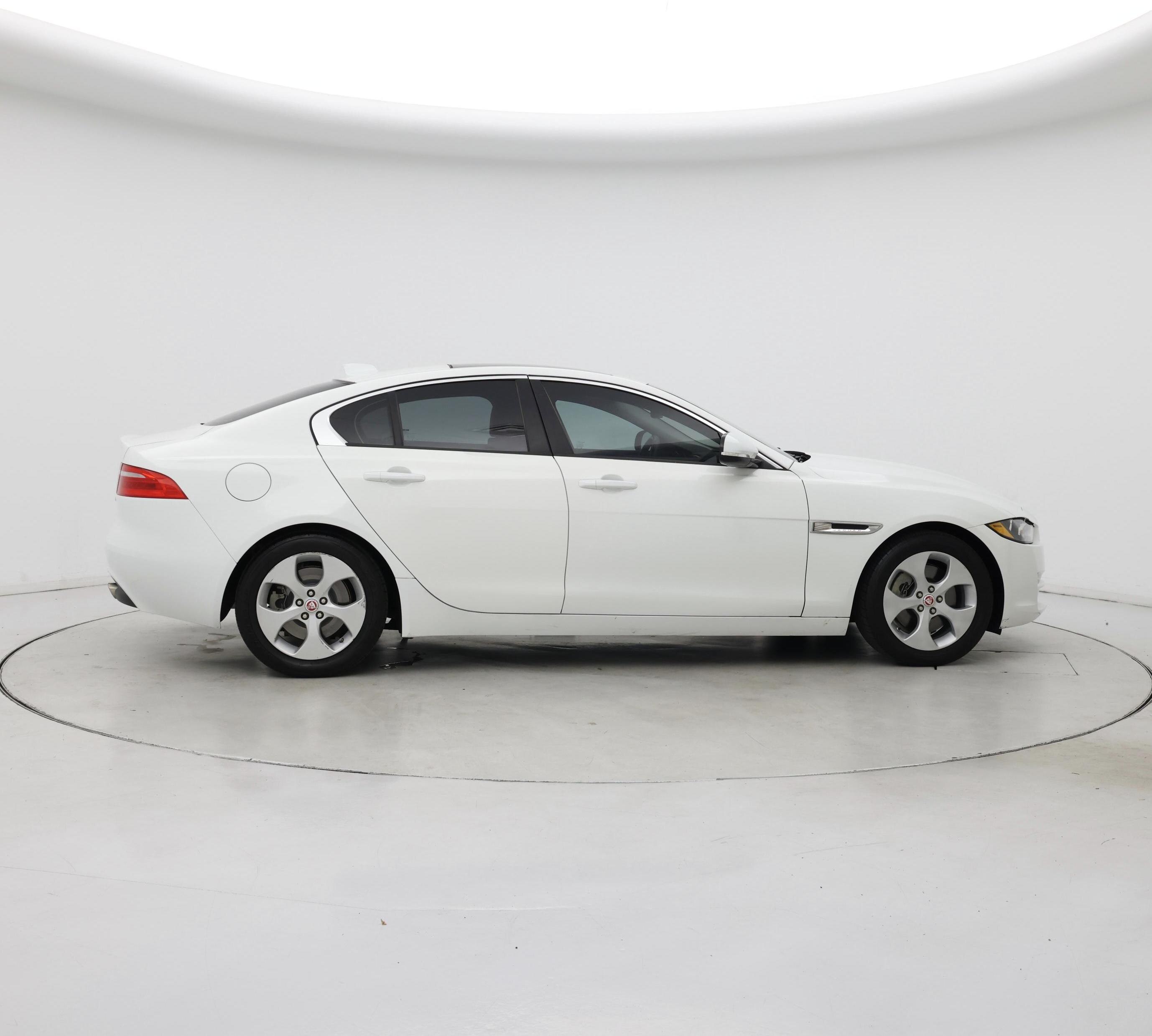 Thumbnail: 2018 Jaguar XE - 7