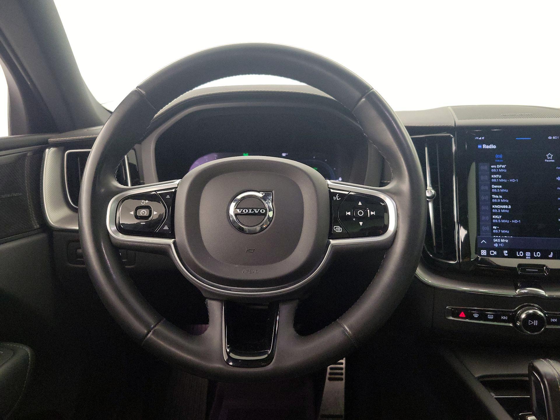 Thumbnail: 2022 Volvo XC60 - 10