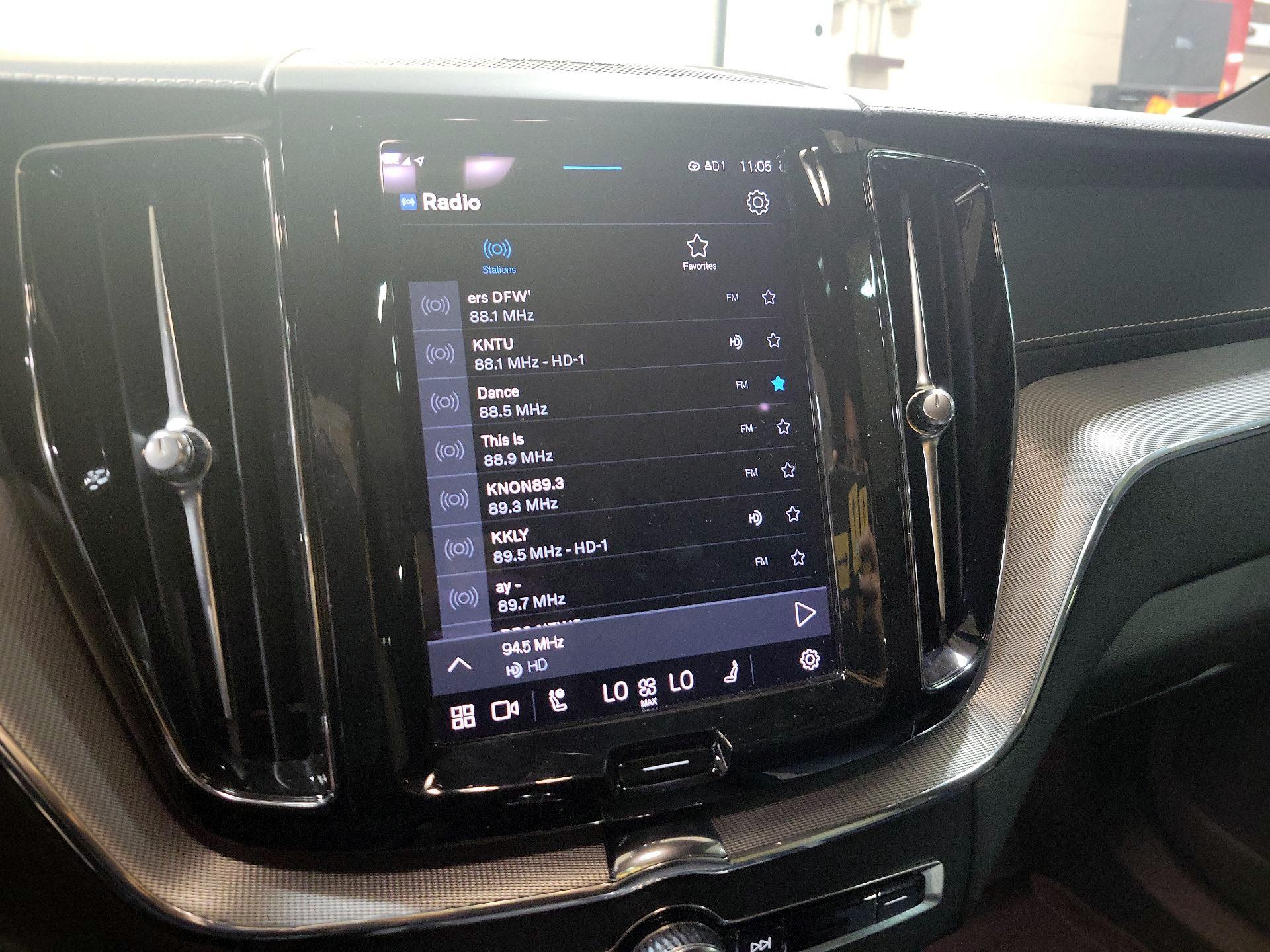 Thumbnail: 2022 Volvo XC60 - 15