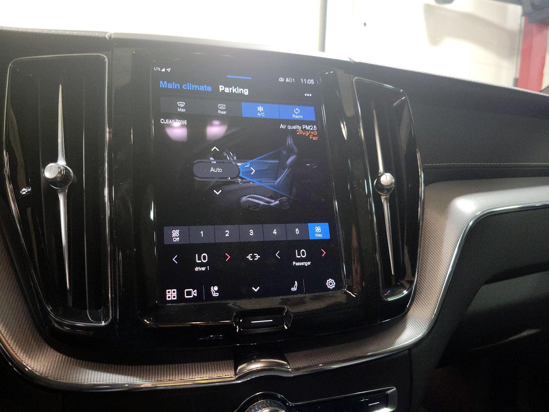 Thumbnail: 2022 Volvo XC60 - 16