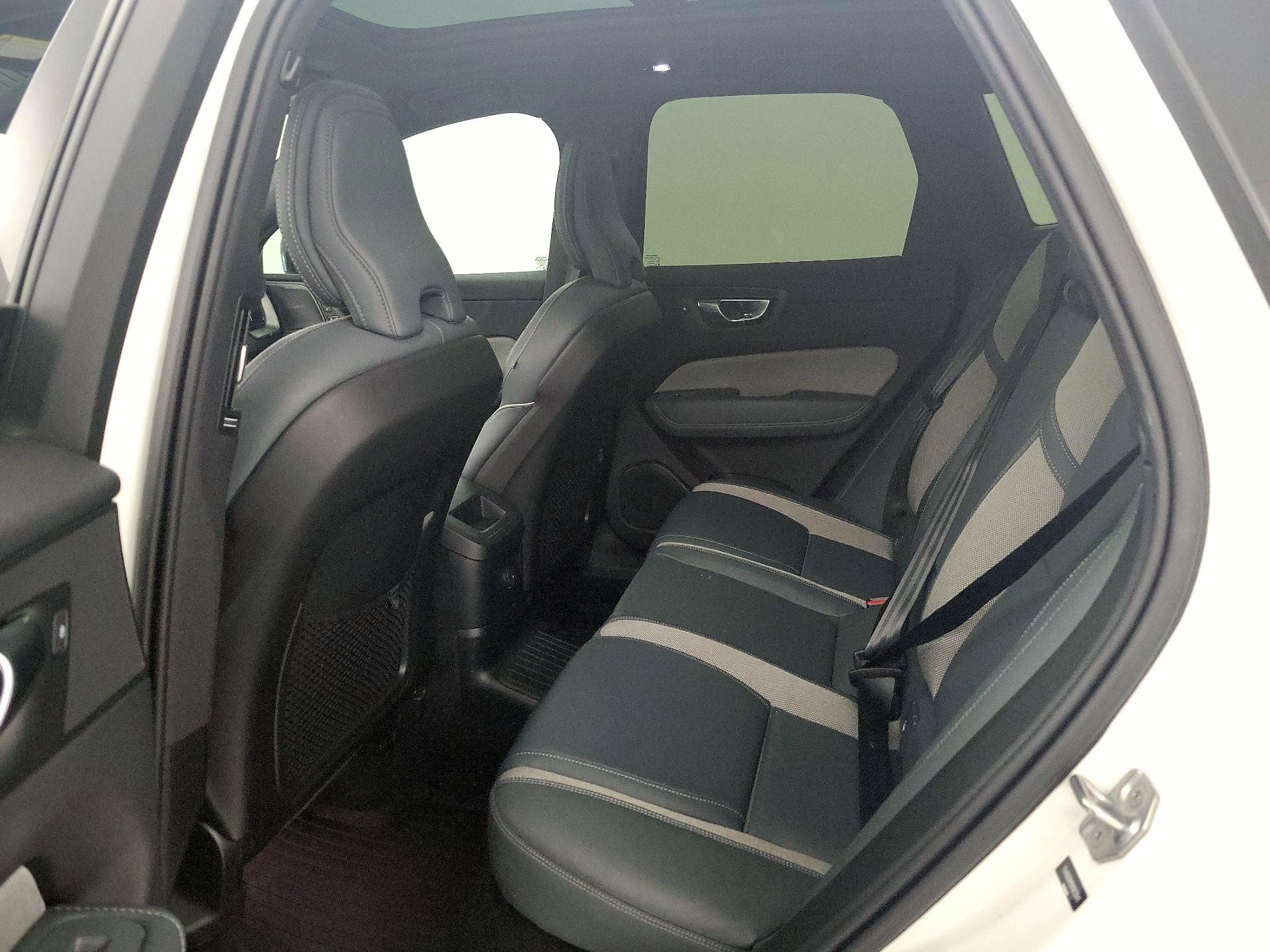 Thumbnail: 2022 Volvo XC60 - 19