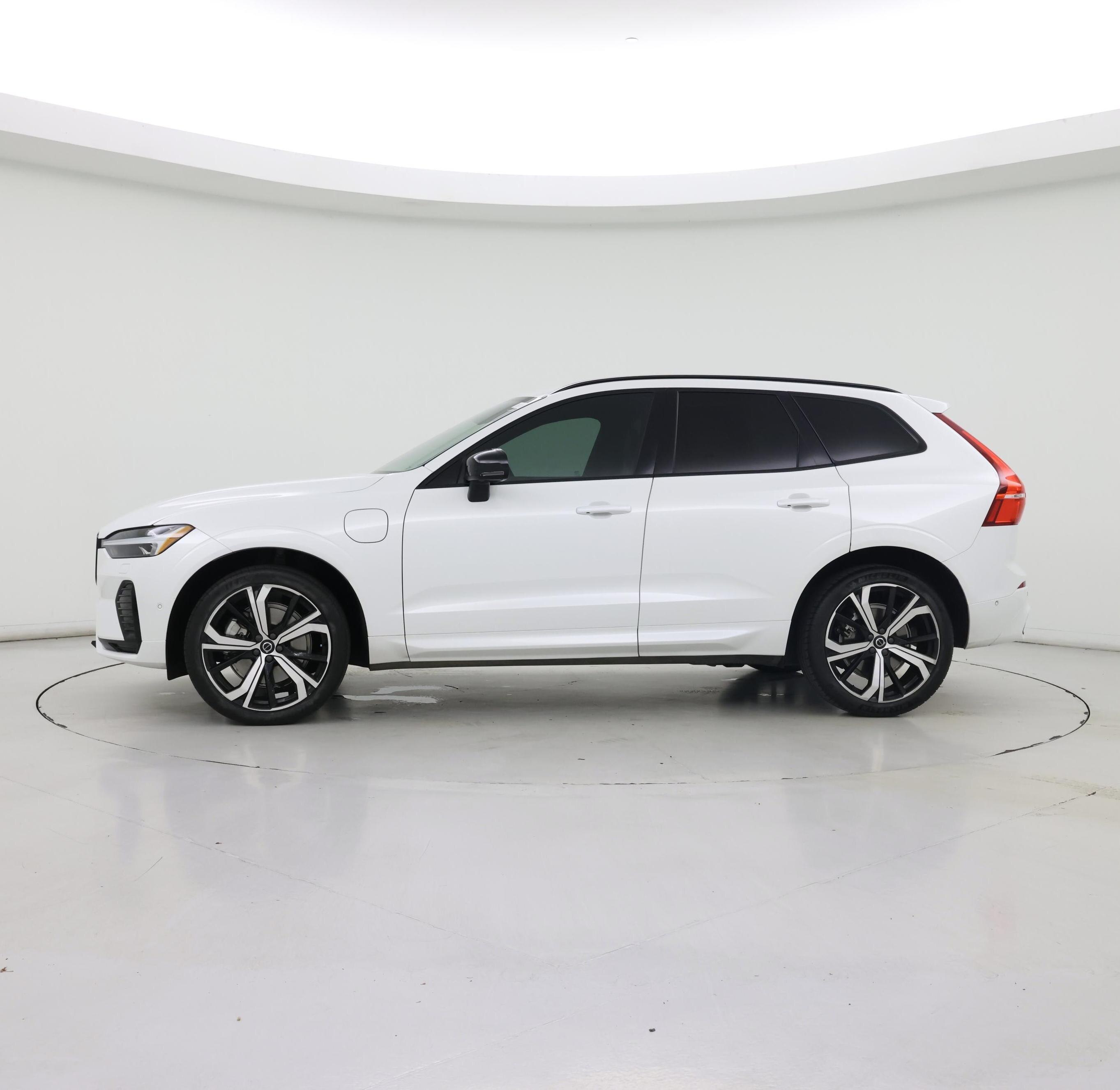 Thumbnail: 2022 Volvo XC60 - 3