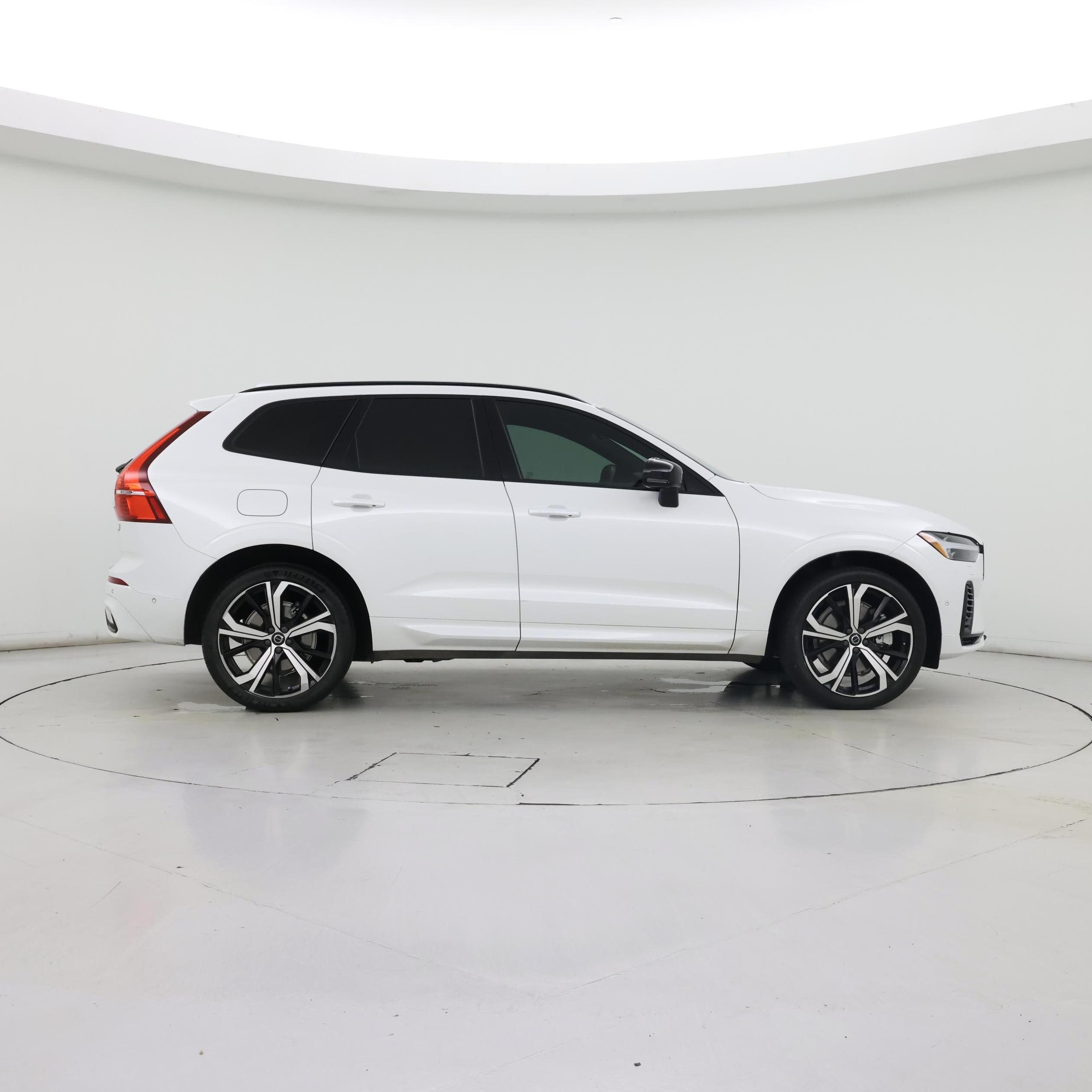 Thumbnail: 2022 Volvo XC60 - 7