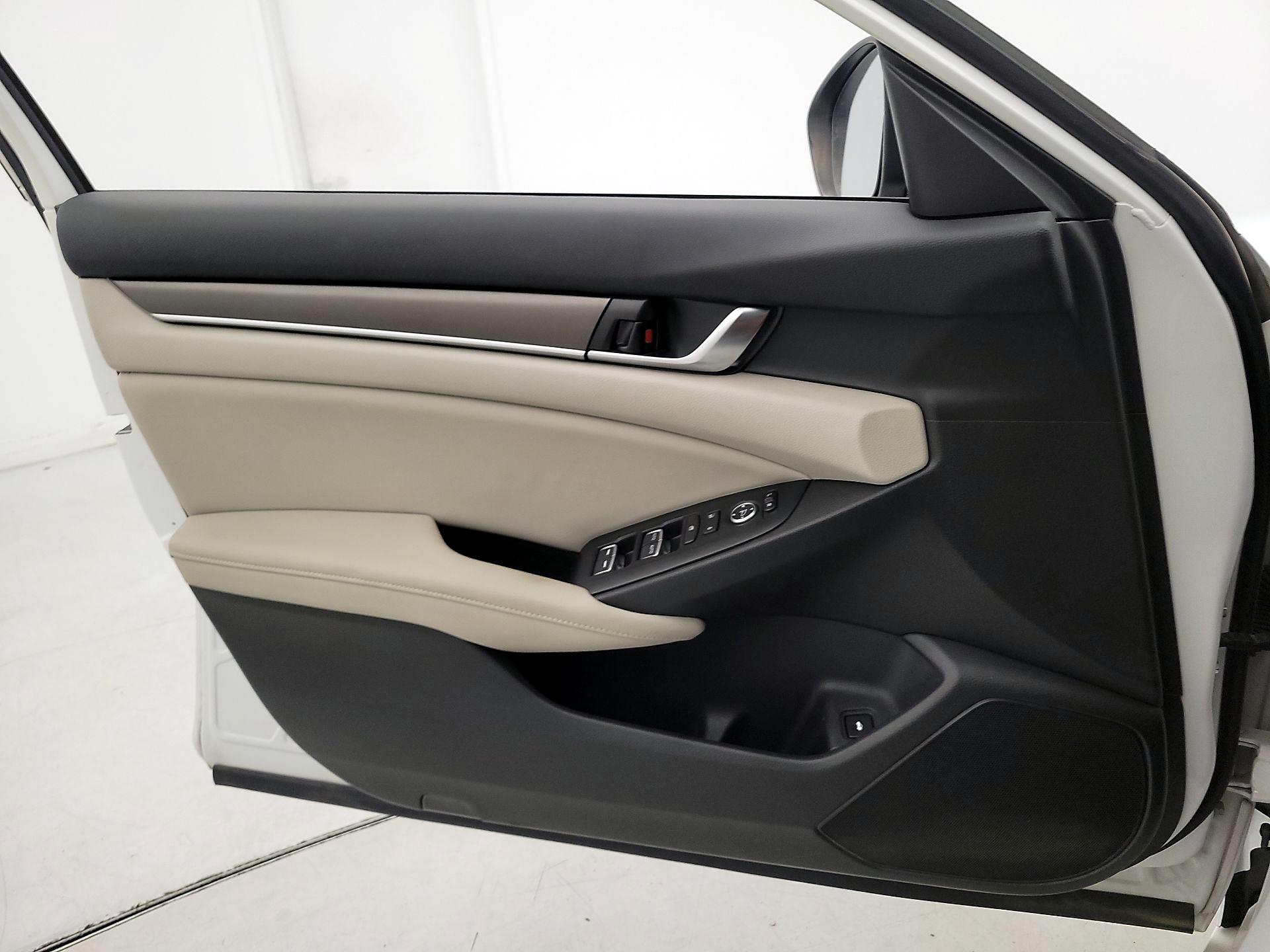 Thumbnail: 2018 Honda Accord - 12