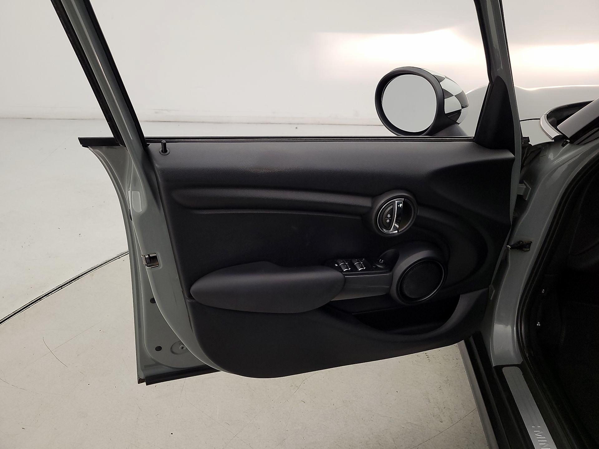 Thumbnail: 2016 MINI Cooper Hardtop - 12