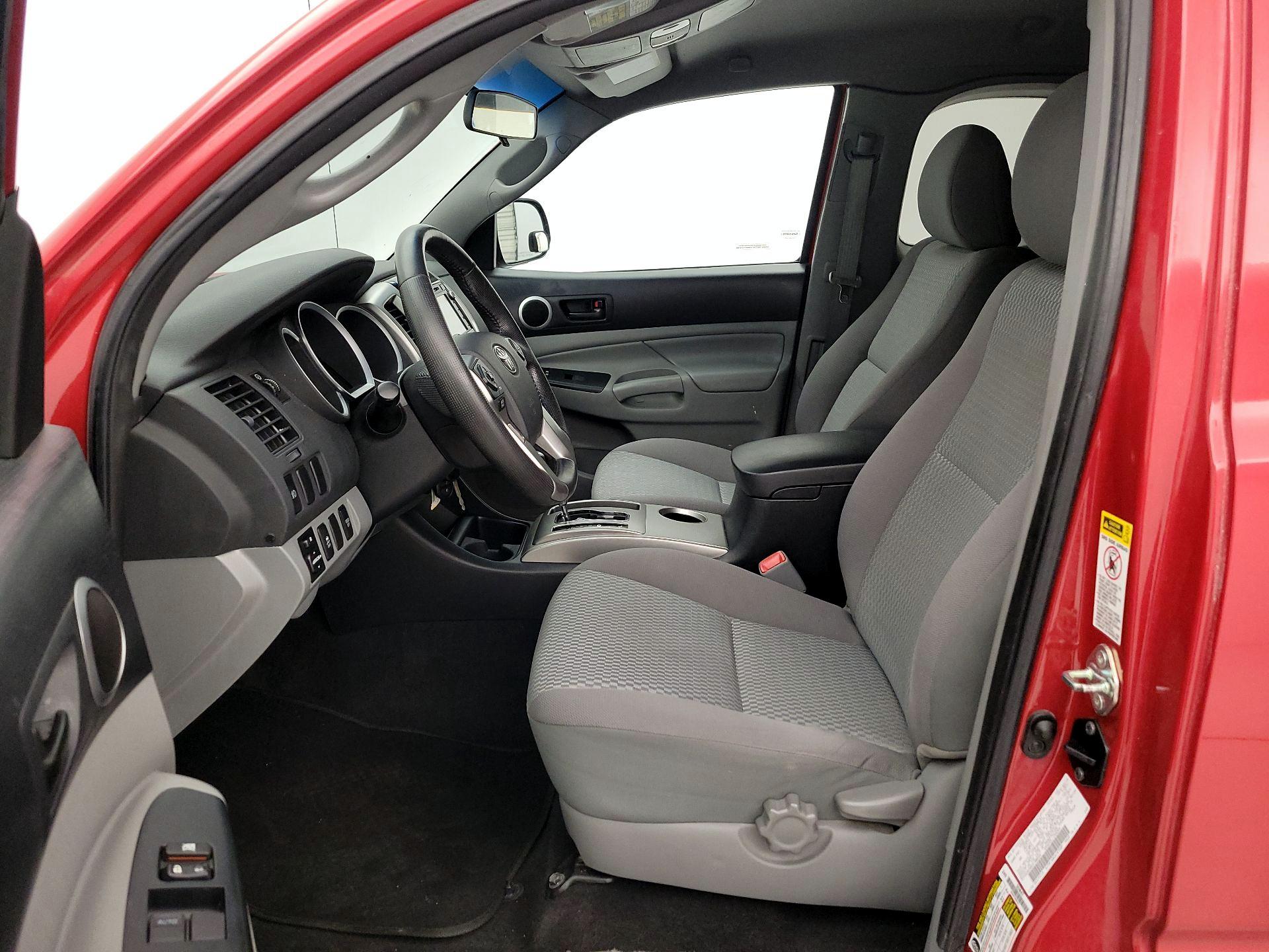 Thumbnail: 2014 Toyota Tacoma - 11