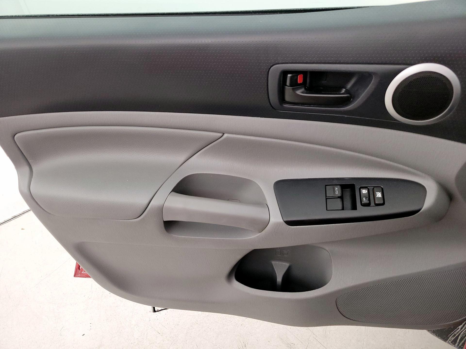Thumbnail: 2014 Toyota Tacoma - 12