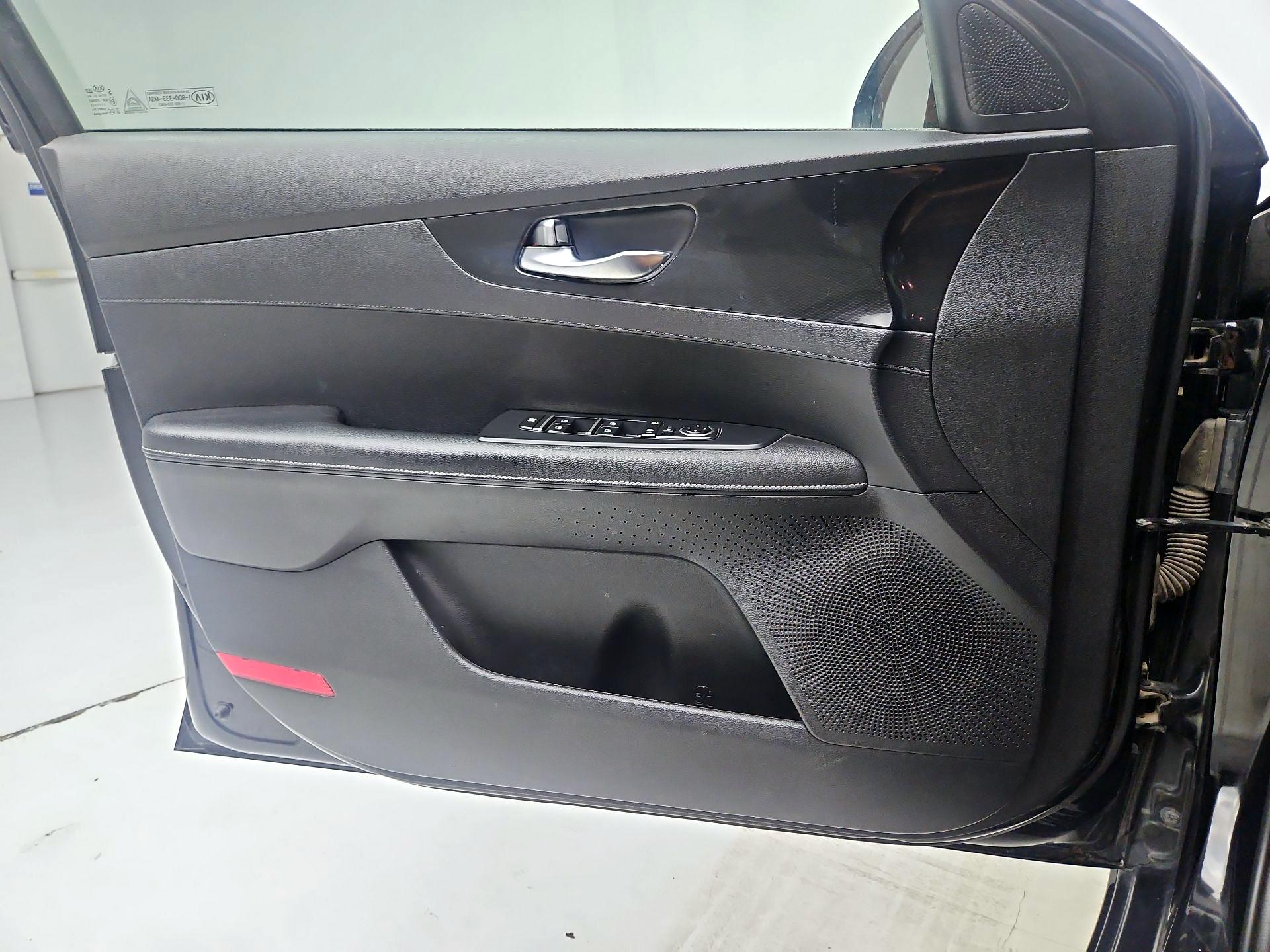 Thumbnail: 2021 Kia Forte - 10