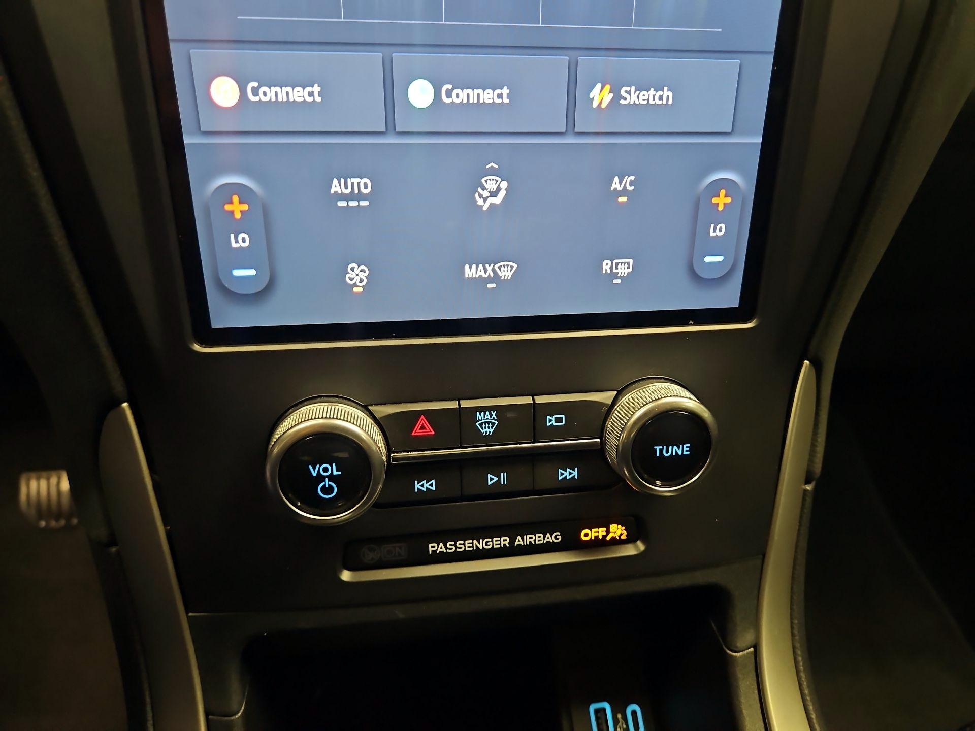 Thumbnail: 2022 Ford Edge - 14