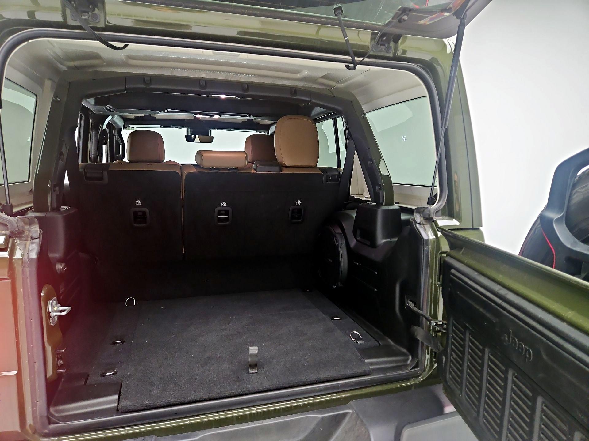 Thumbnail: 2022 Jeep Wrangler - 19