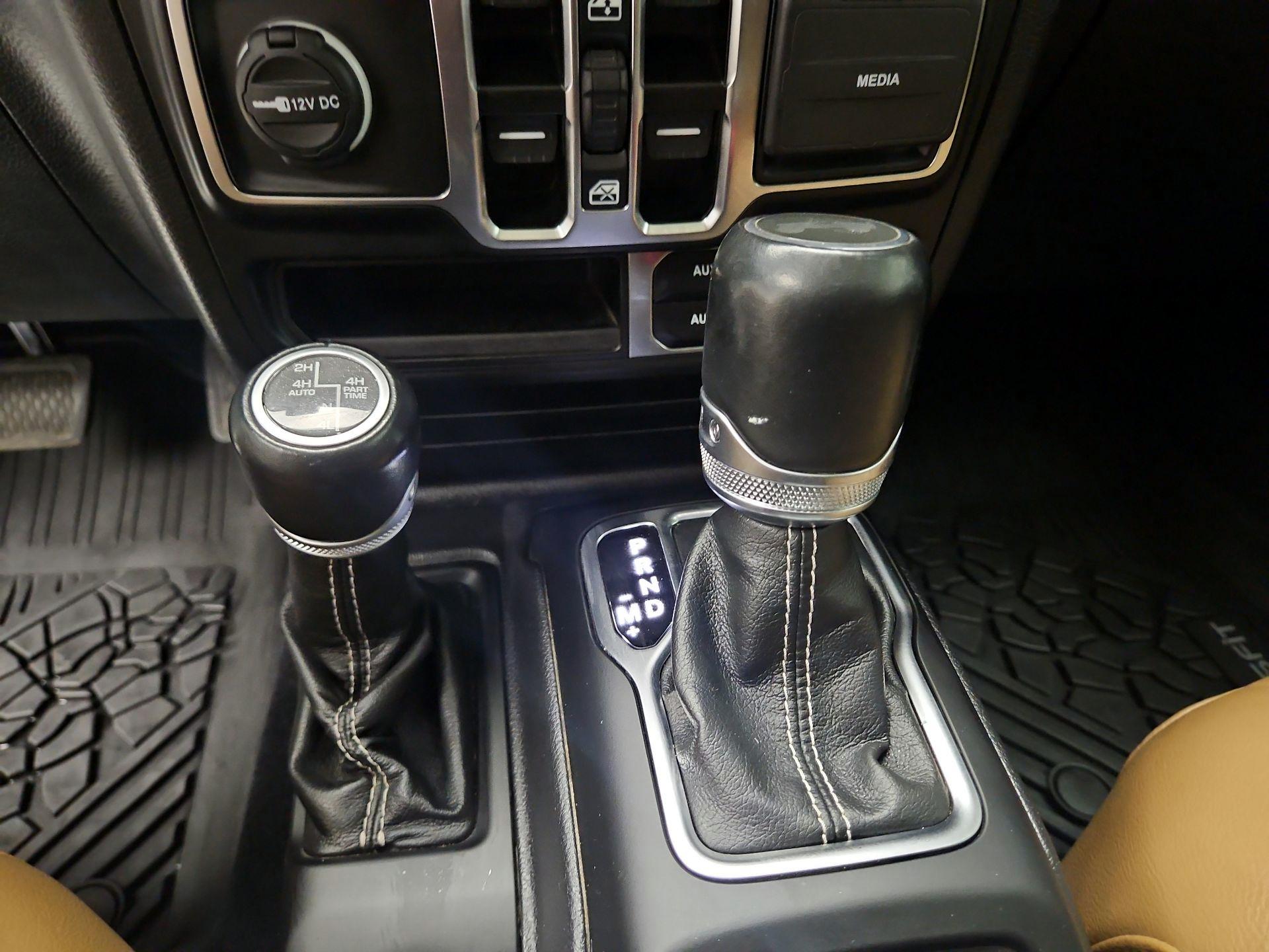 Thumbnail: 2022 Jeep Wrangler - 16