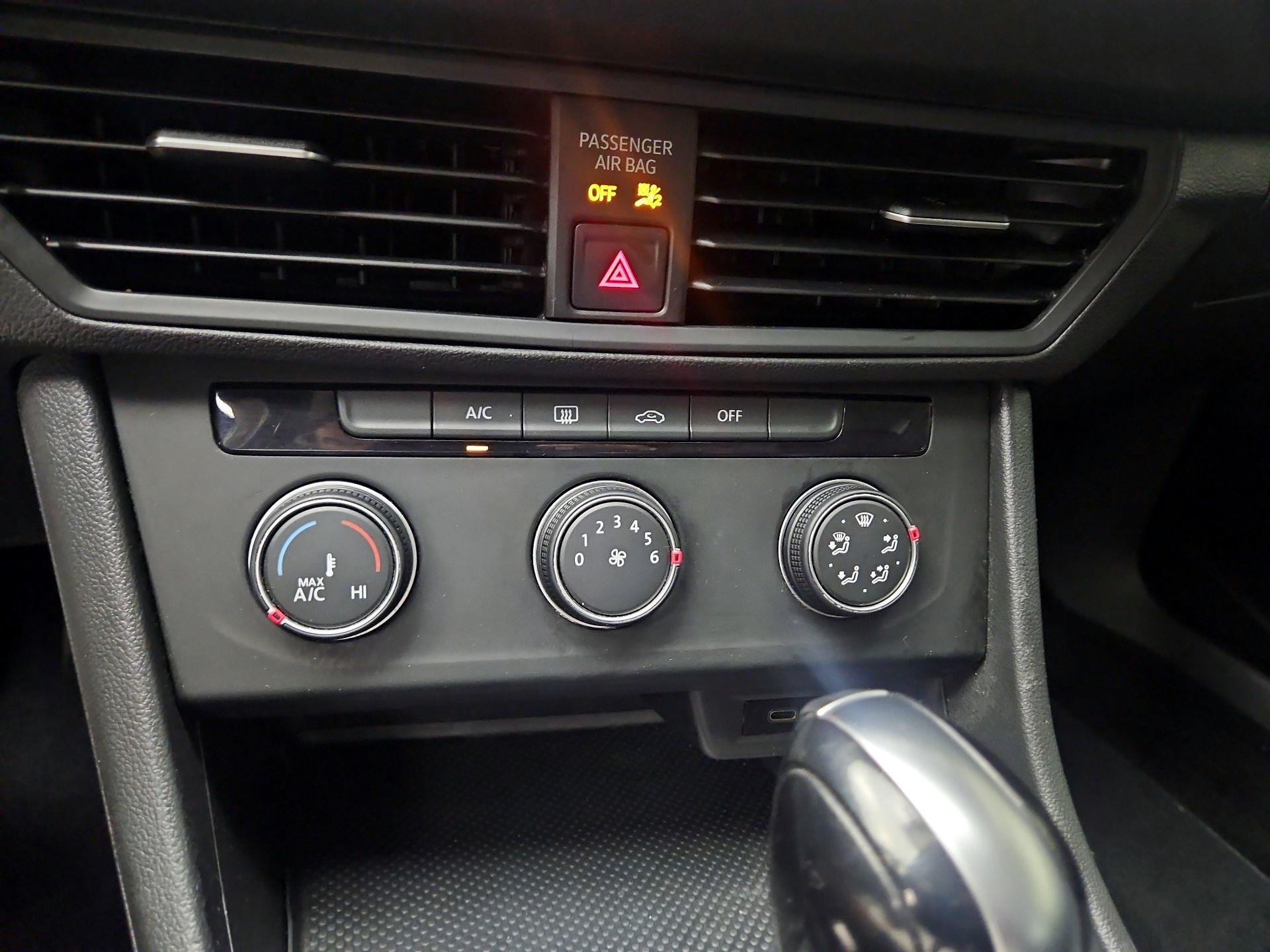 Thumbnail: 2021 Volkswagen Jetta - 14