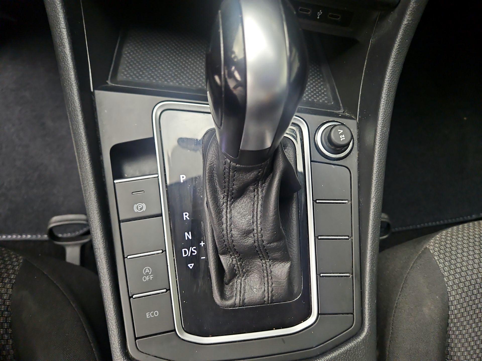 Thumbnail: 2021 Volkswagen Jetta - 15