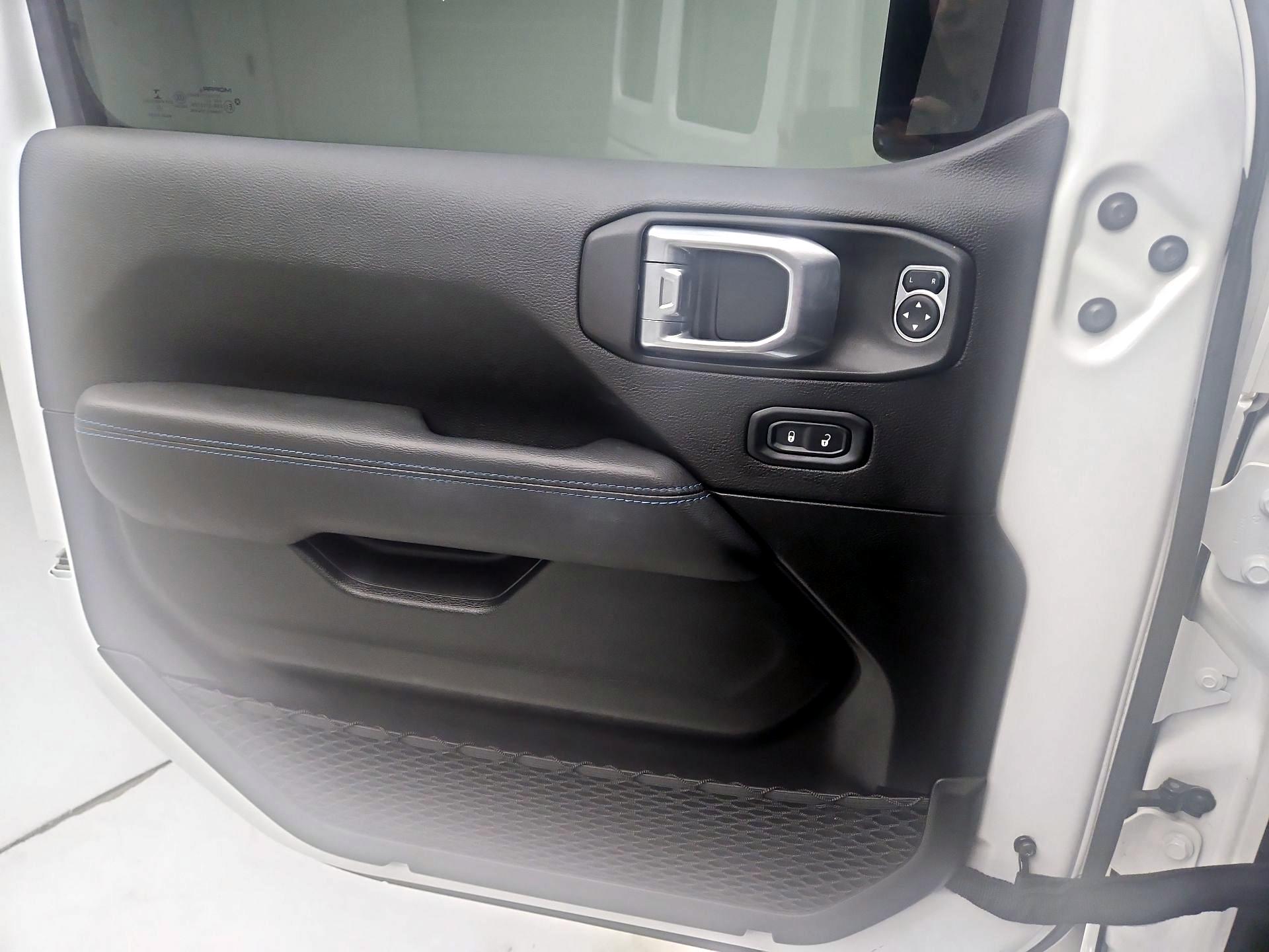 Thumbnail: 2022 Jeep Wrangler - 10