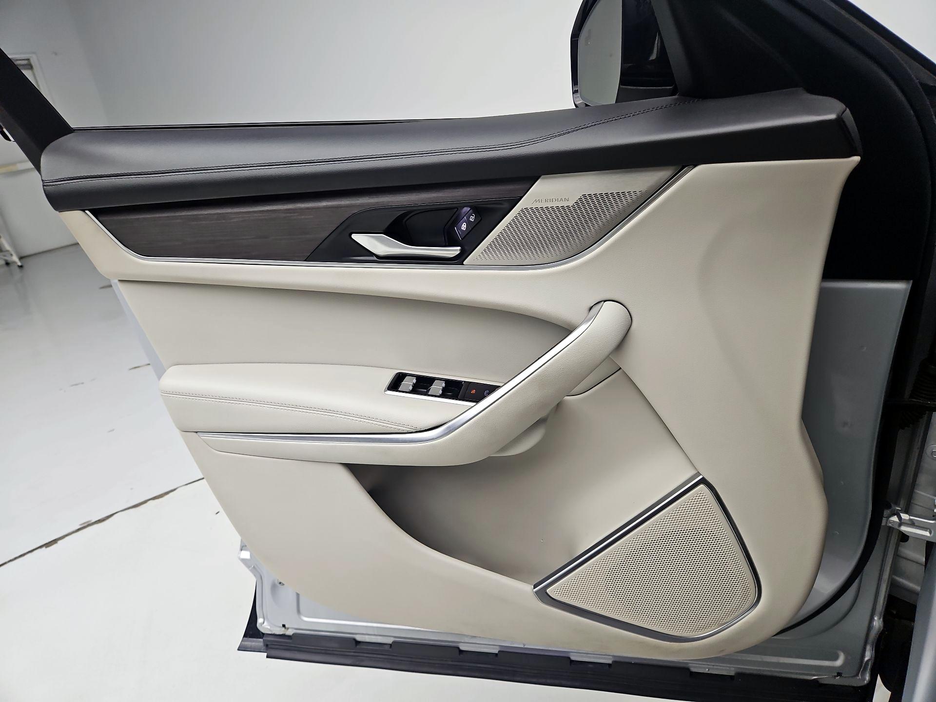 Thumbnail: 2021 Jaguar F-Pace - 10