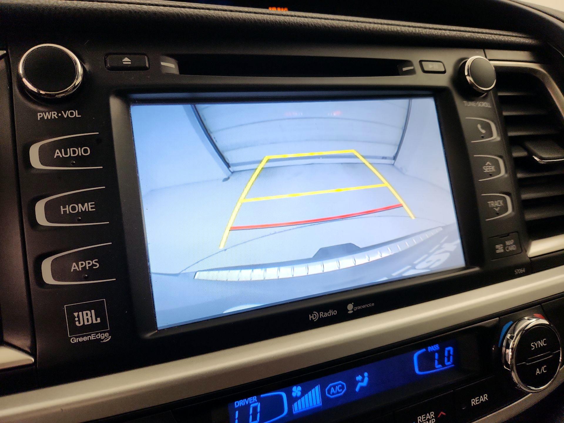 Thumbnail: 2014 Toyota Highlander - 14