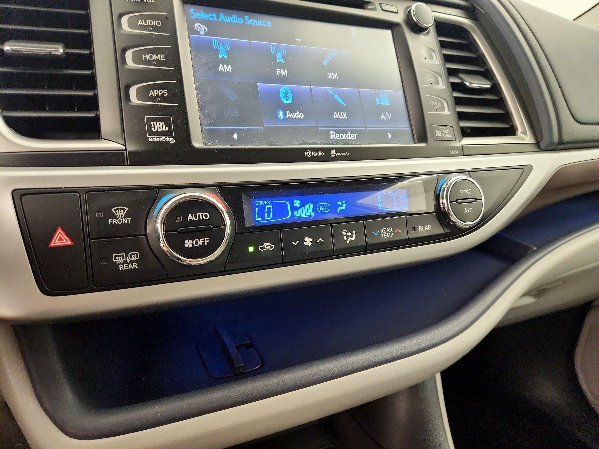 Thumbnail: 2014 Toyota Highlander - 16