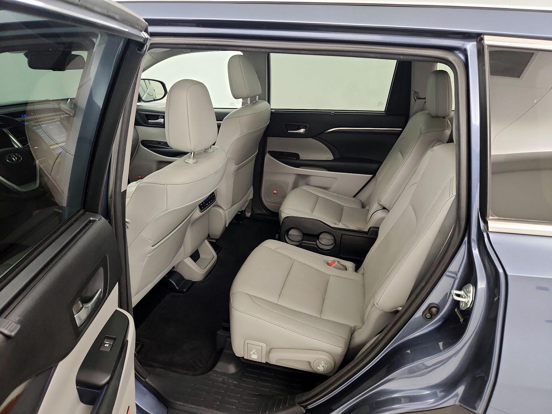 Thumbnail: 2014 Toyota Highlander - 20