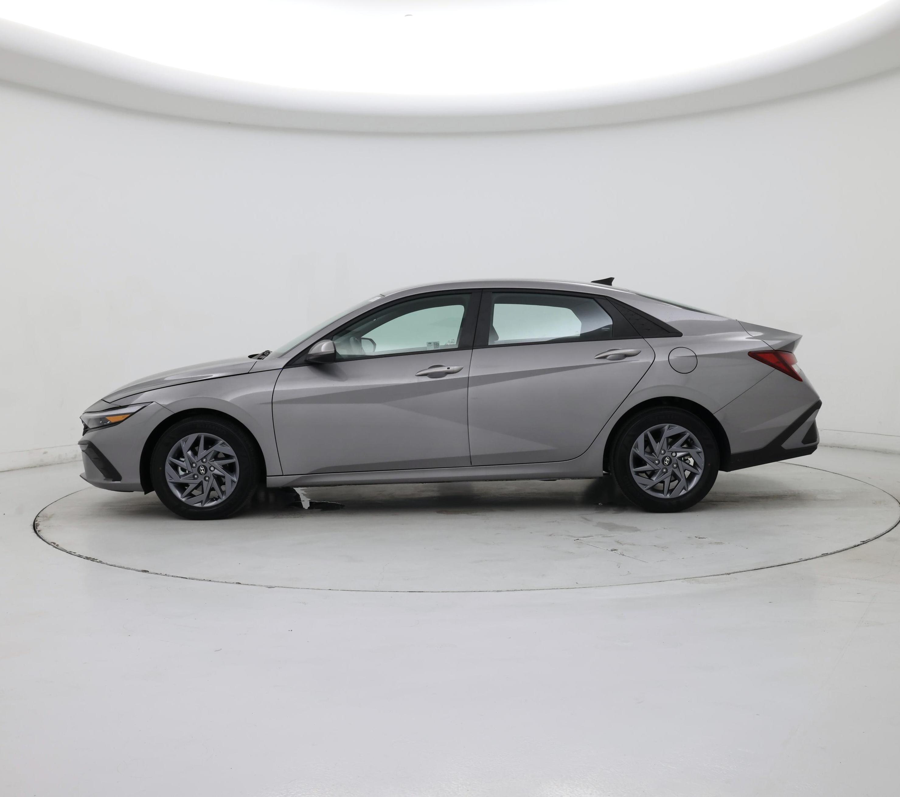 Thumbnail: 2024 Hyundai Elantra - 3