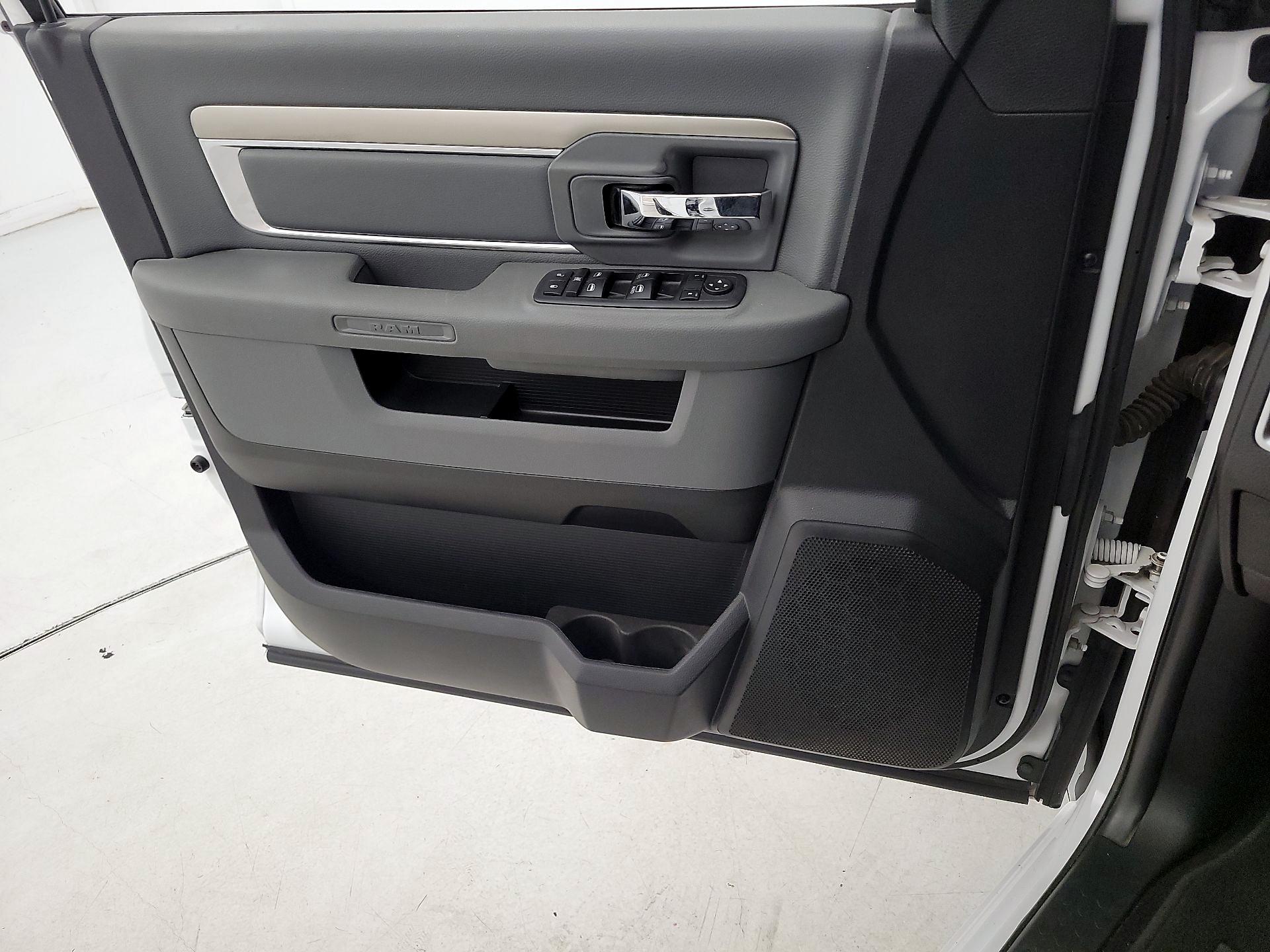 Thumbnail: 2020 RAM 1500 Classic - 12