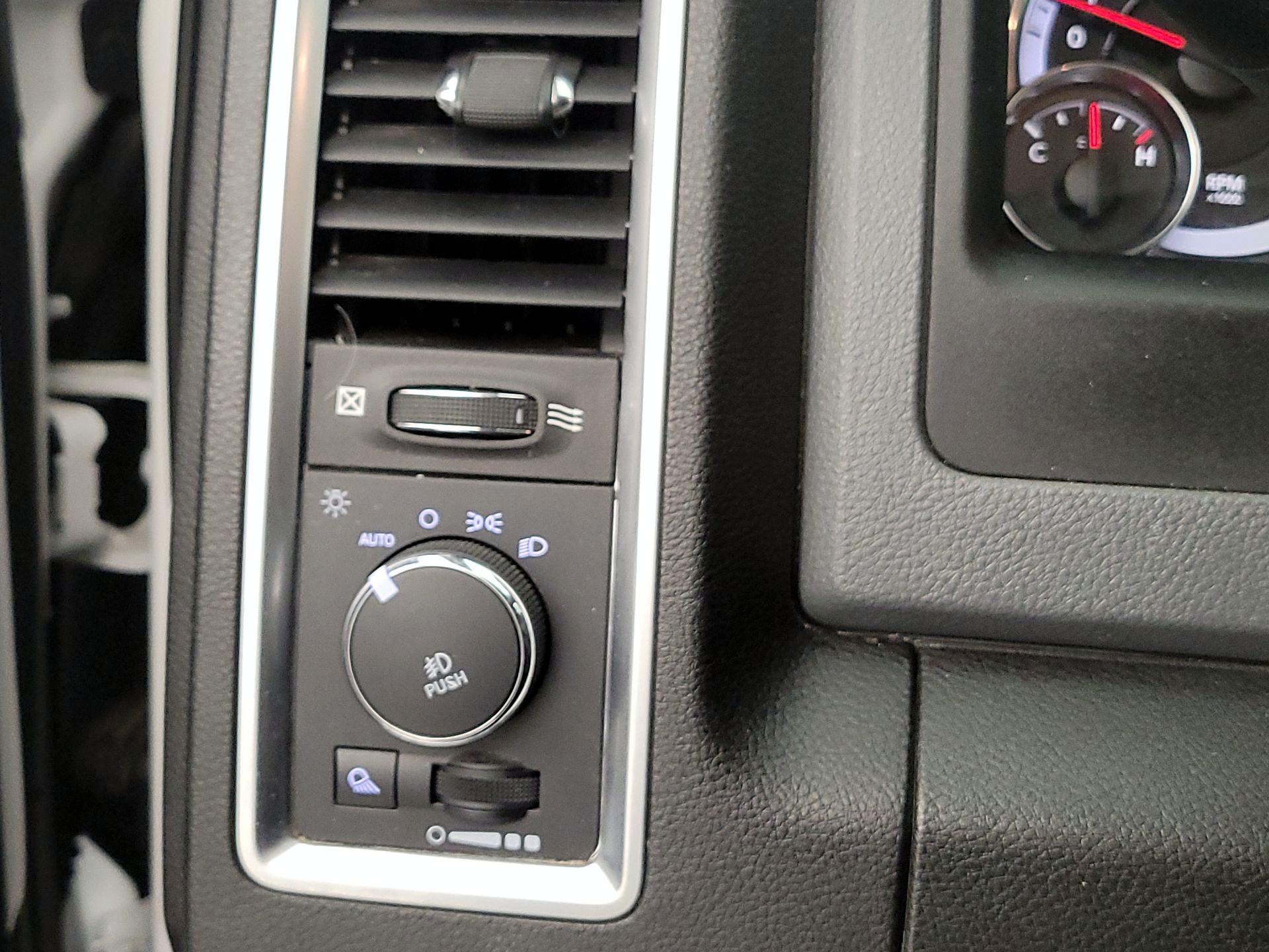 Thumbnail: 2020 RAM 1500 Classic - 13