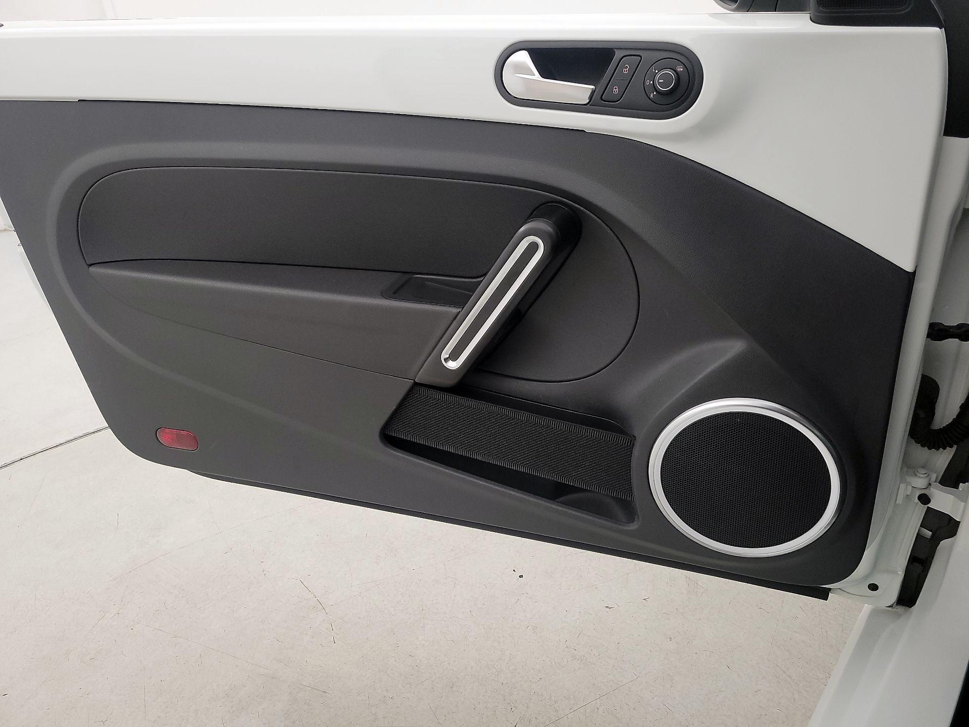 Thumbnail: 2019 Volkswagen Beetle - 12