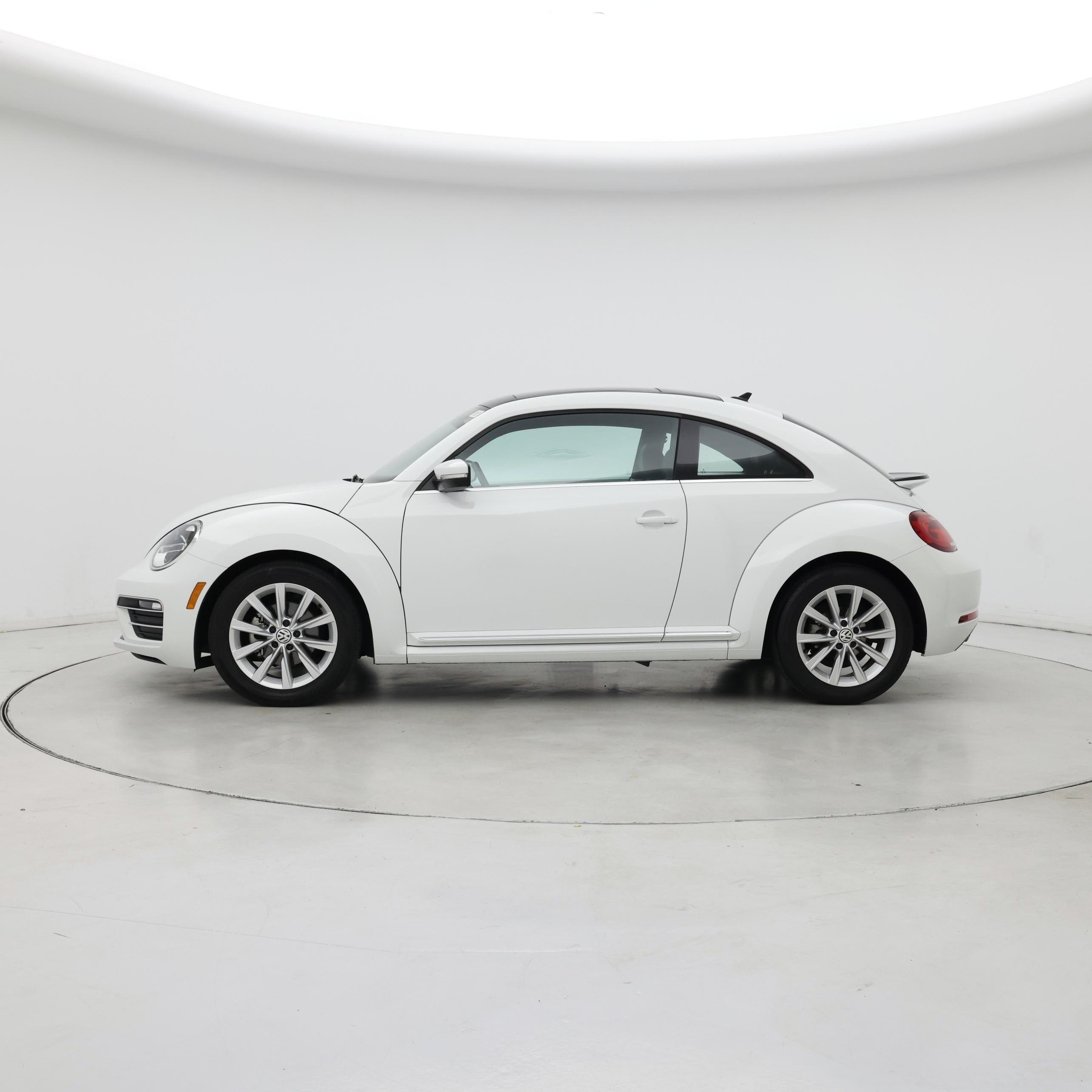 Thumbnail: 2019 Volkswagen Beetle - 3