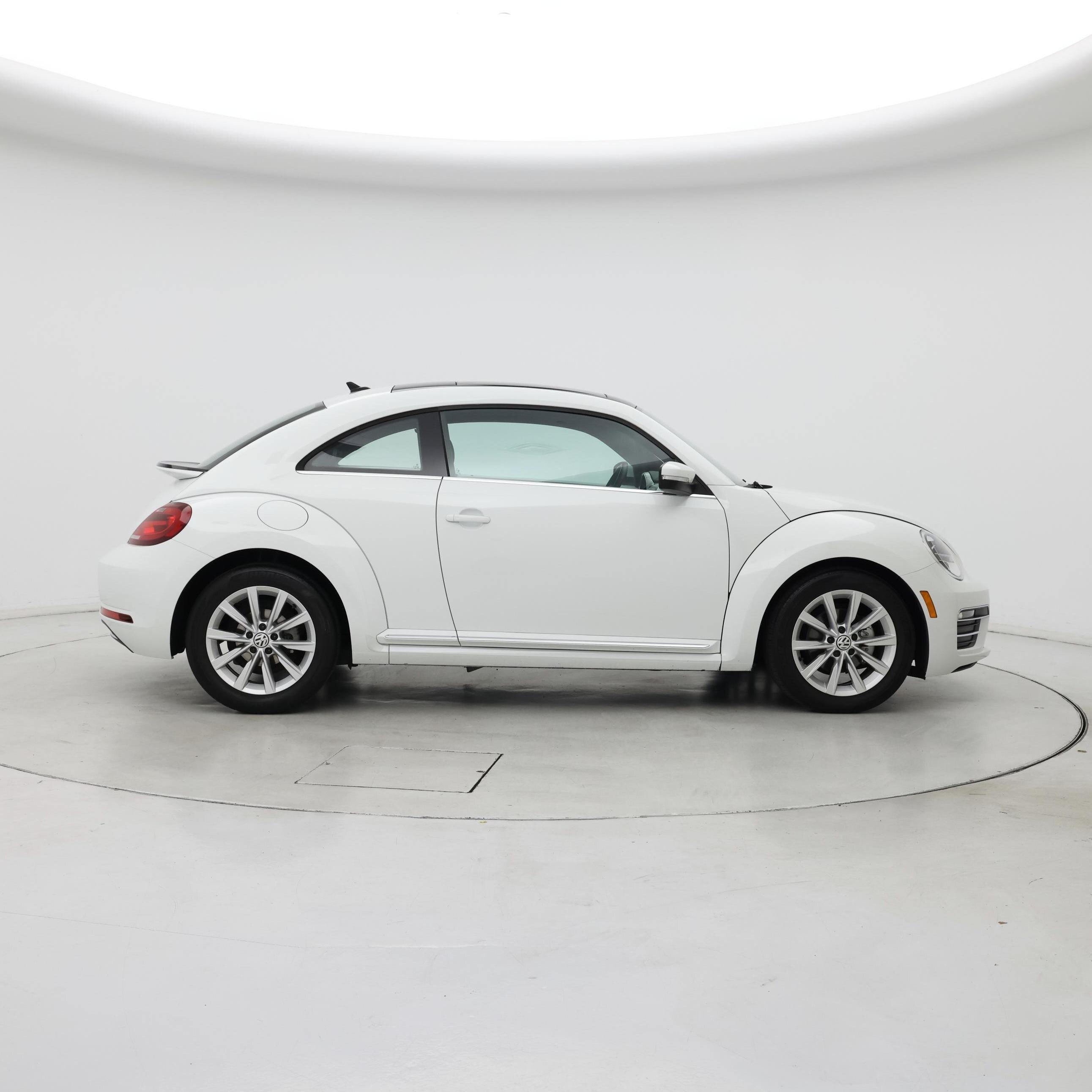 Thumbnail: 2019 Volkswagen Beetle - 7