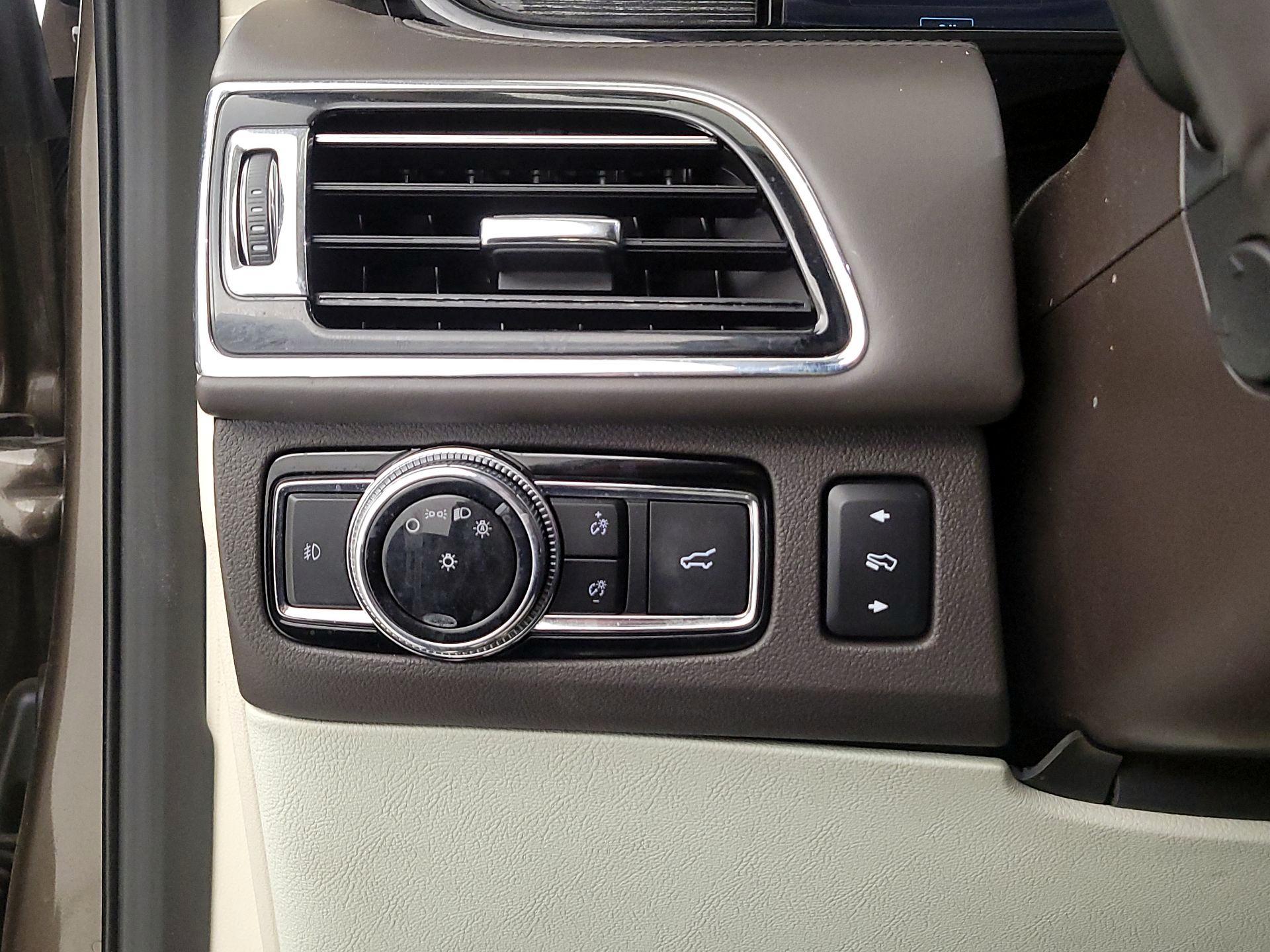 Thumbnail: 2020 Lincoln Navigator - 13