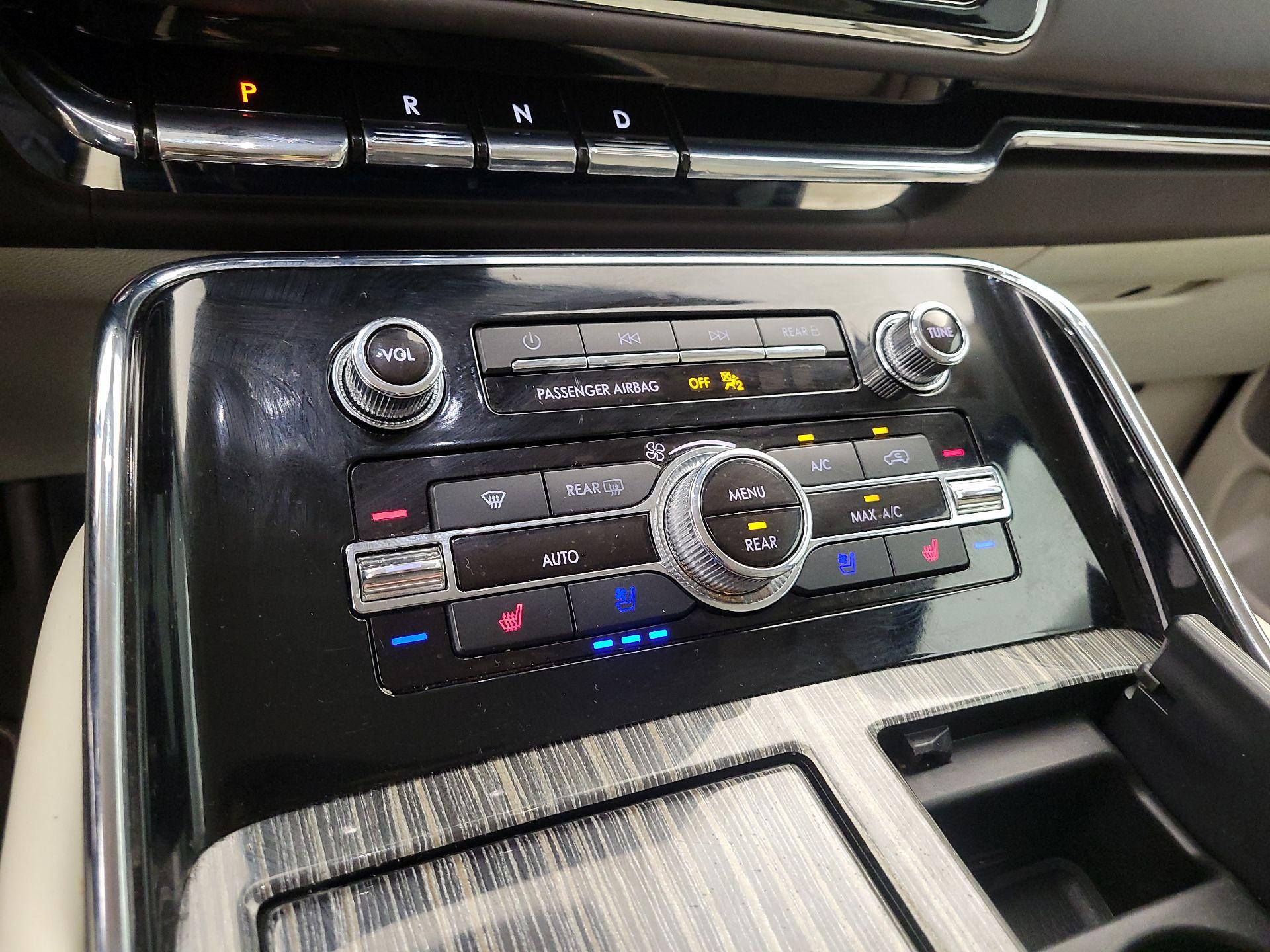 Thumbnail: 2020 Lincoln Navigator - 17