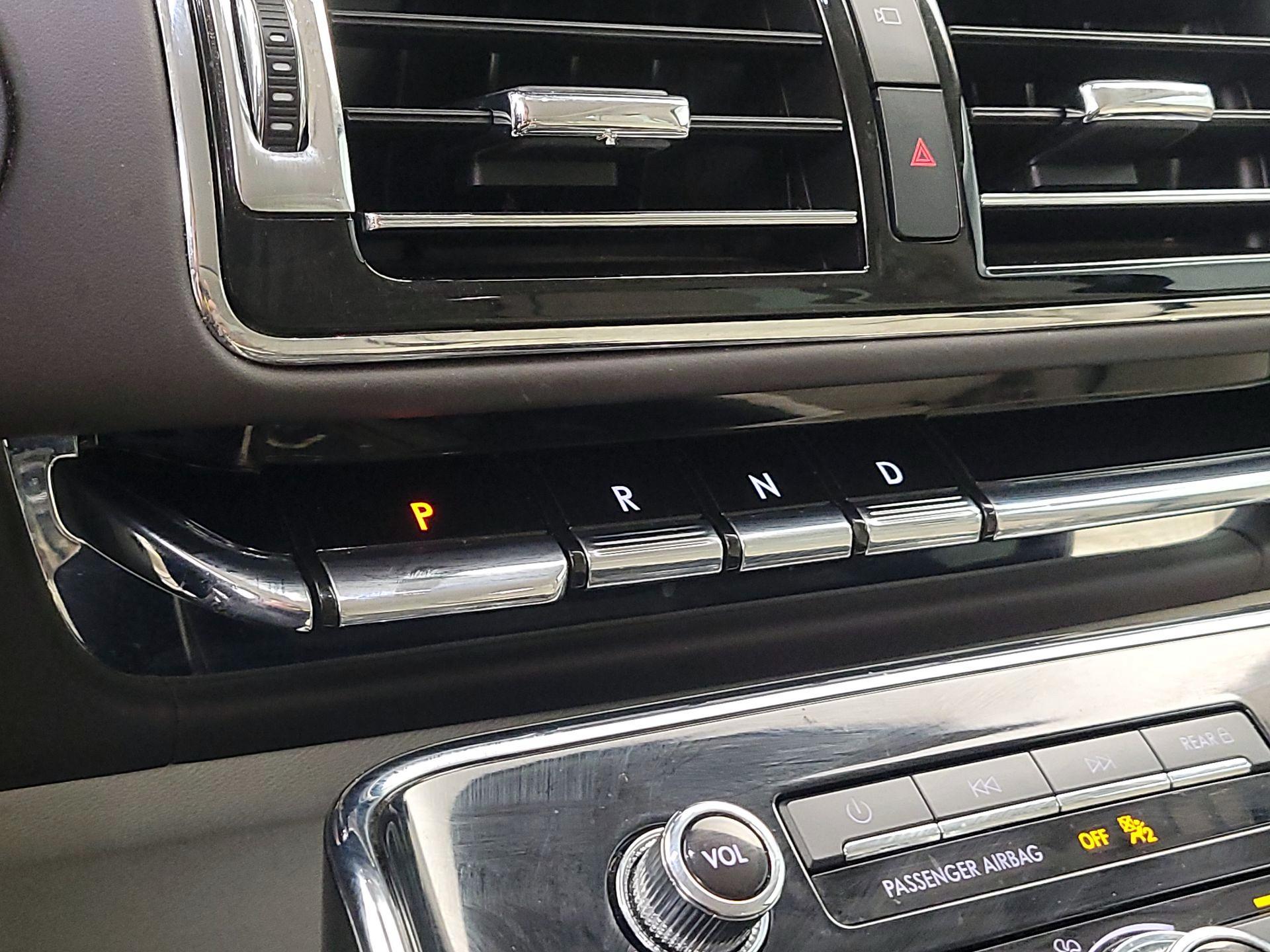 Thumbnail: 2020 Lincoln Navigator - 18