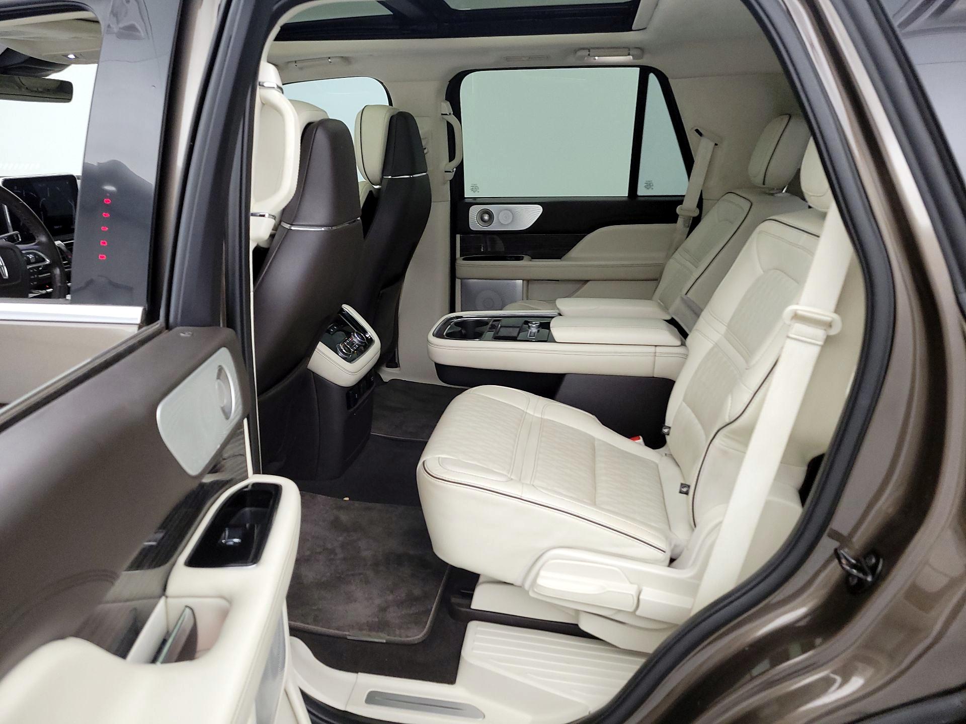 Thumbnail: 2020 Lincoln Navigator - 20